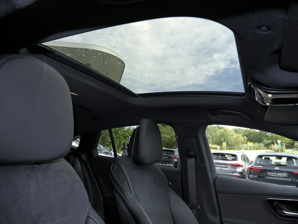Mercedes-Benz-GLC 220 d-image-13