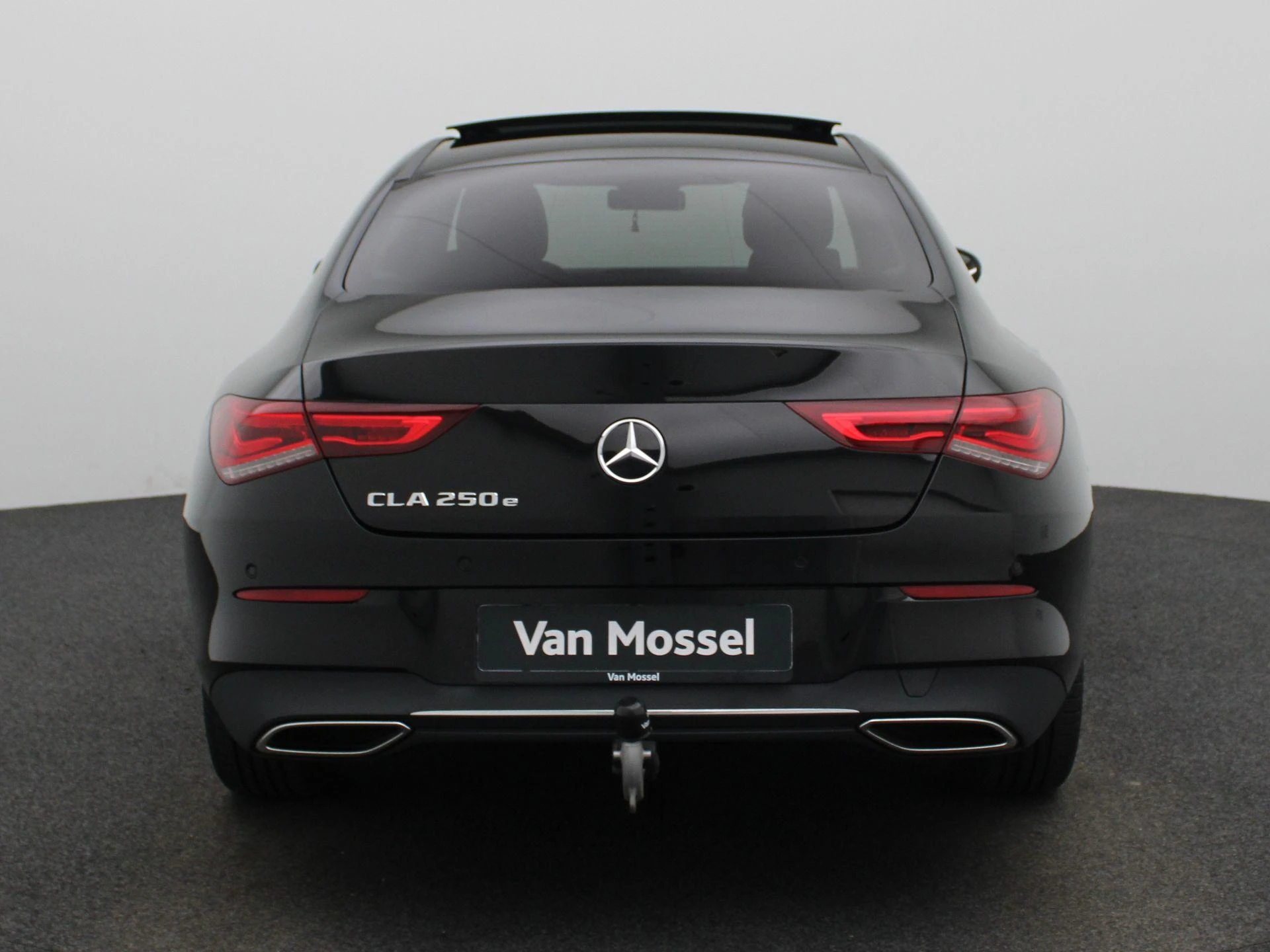 Mercedes-Benz-CLA-image-4