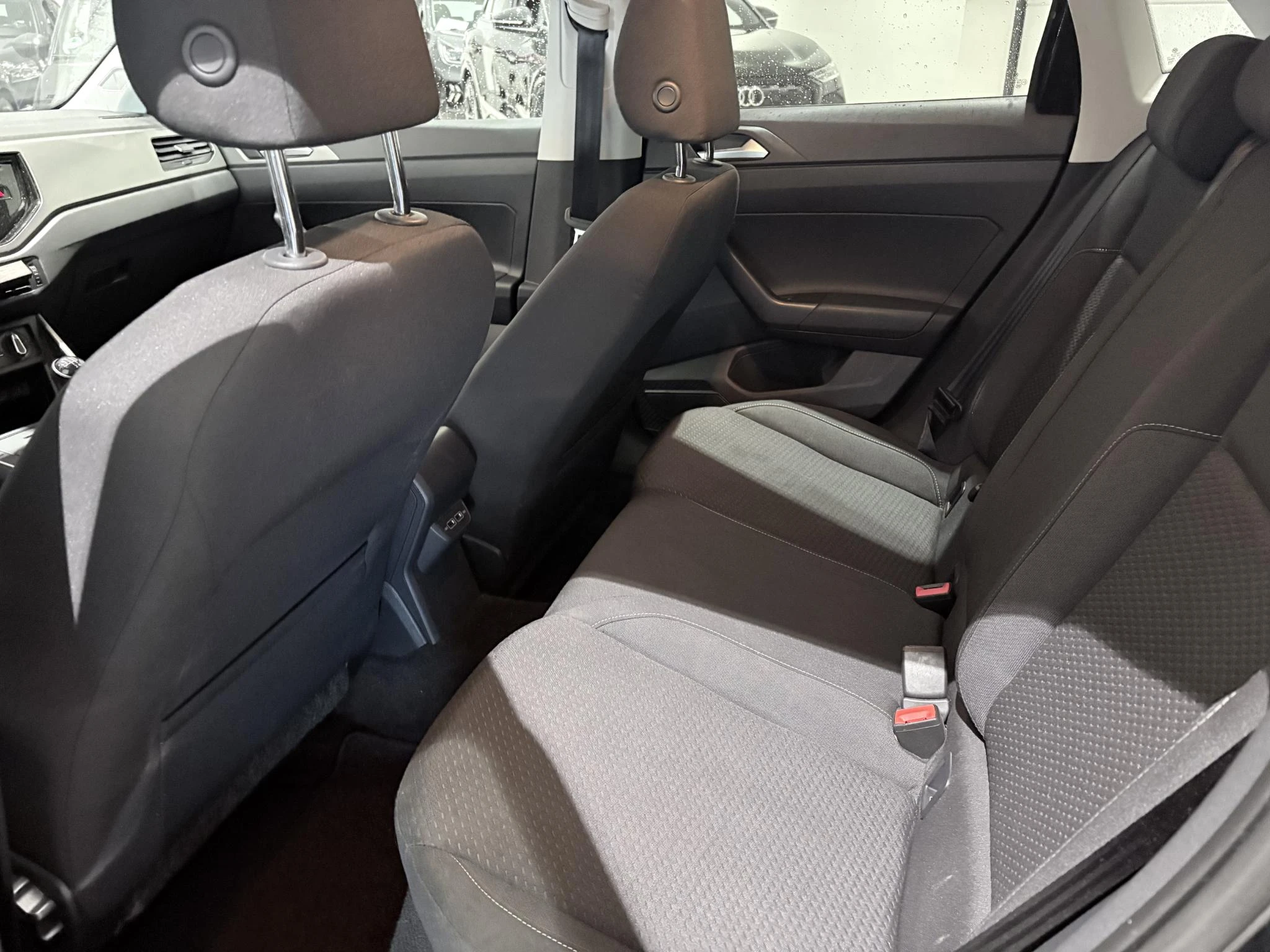 Volkswagen-Polo-image-9