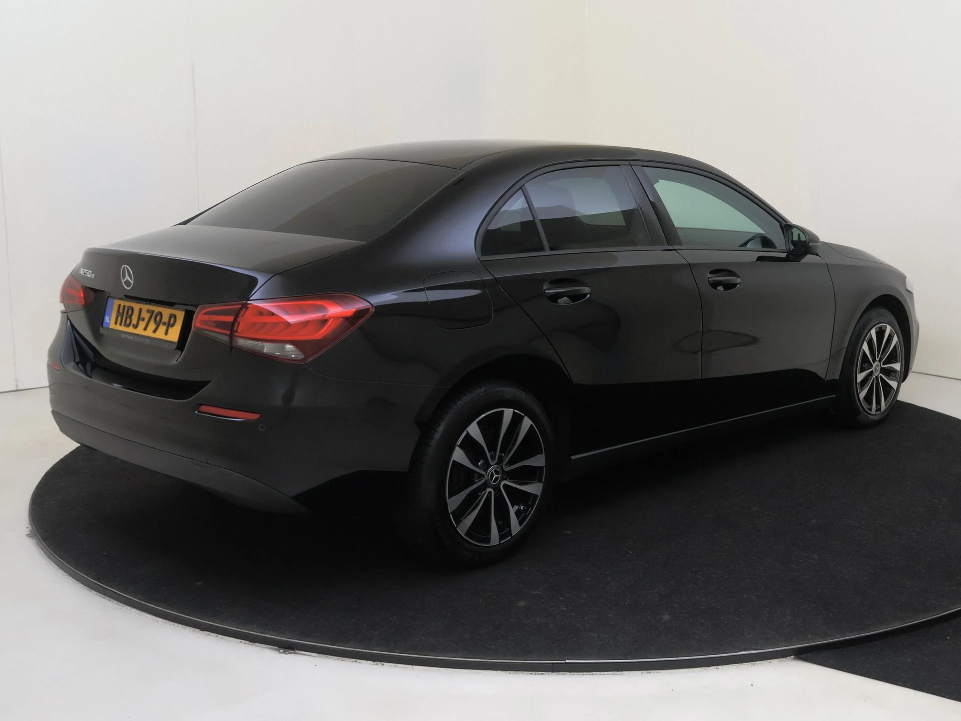 Mercedes-Benz-A-Klasse-image-3