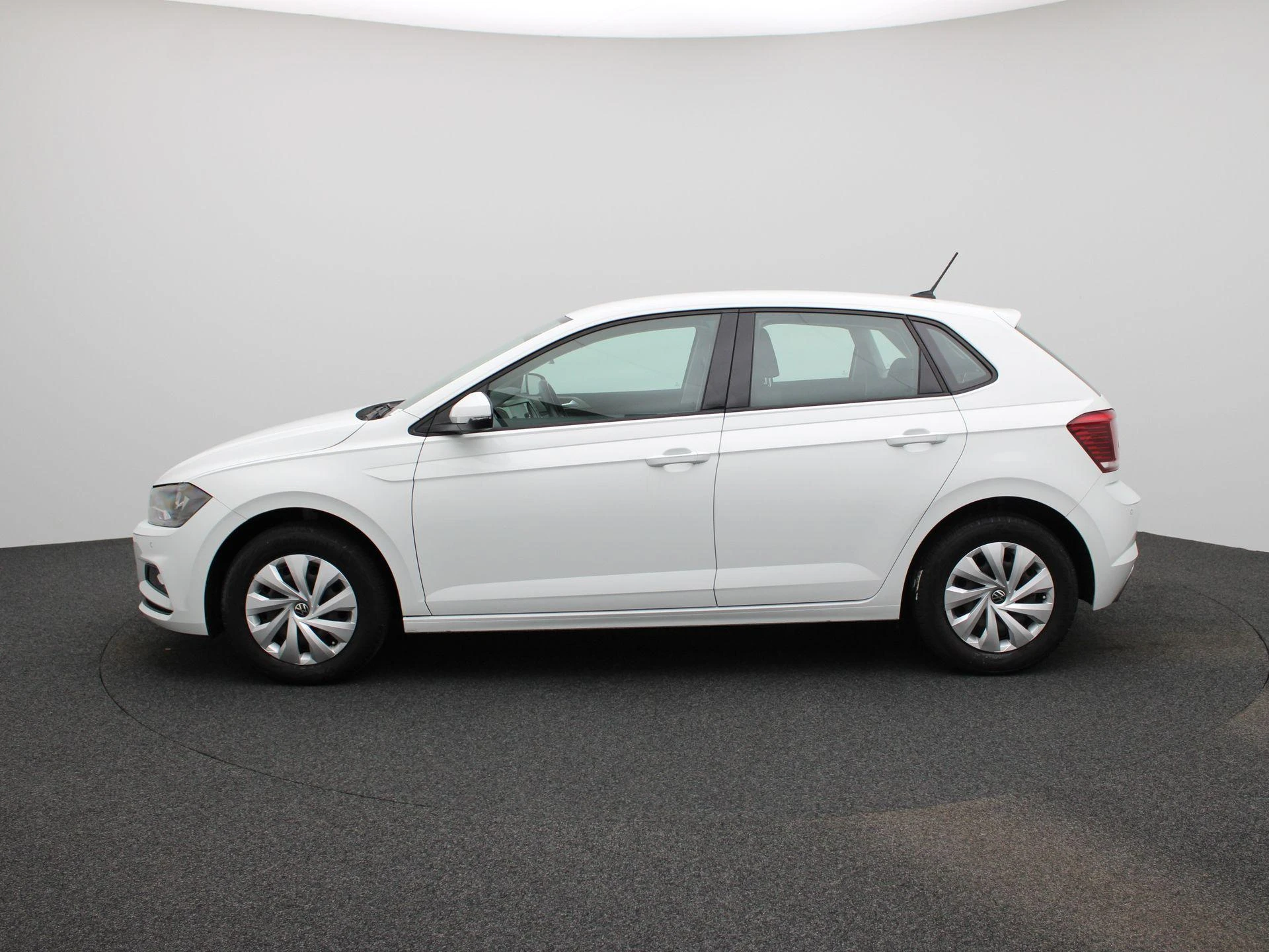 Volkswagen-Polo-image-3