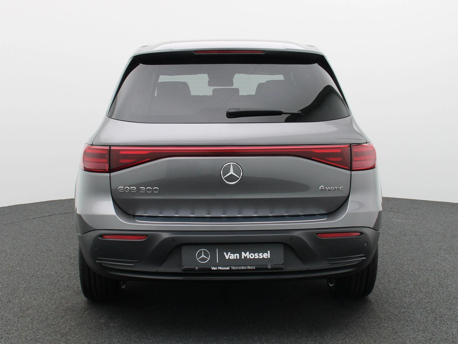 Mercedes-Benz-EQB-image-4