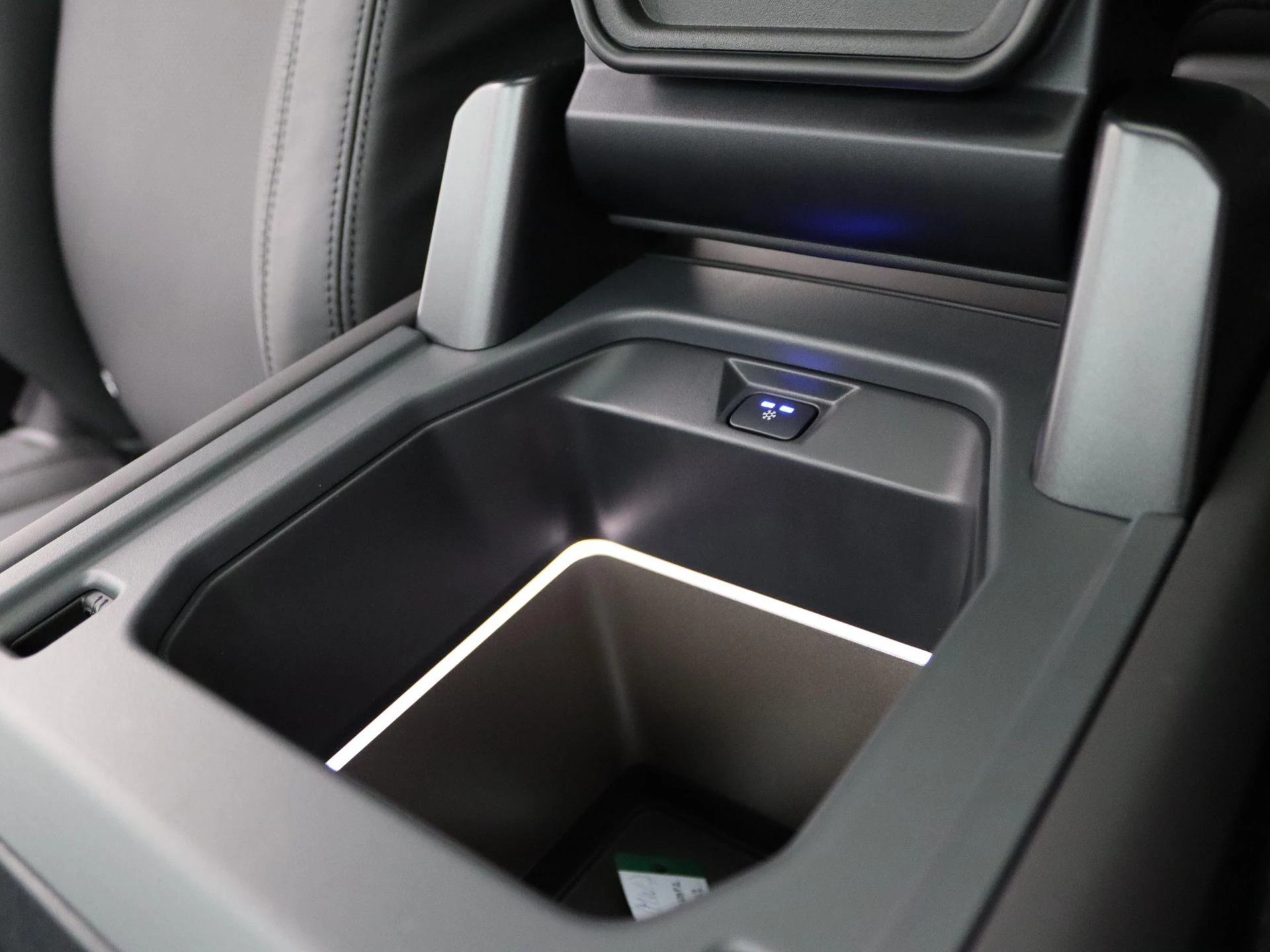 Land Rover-Defender-image-26