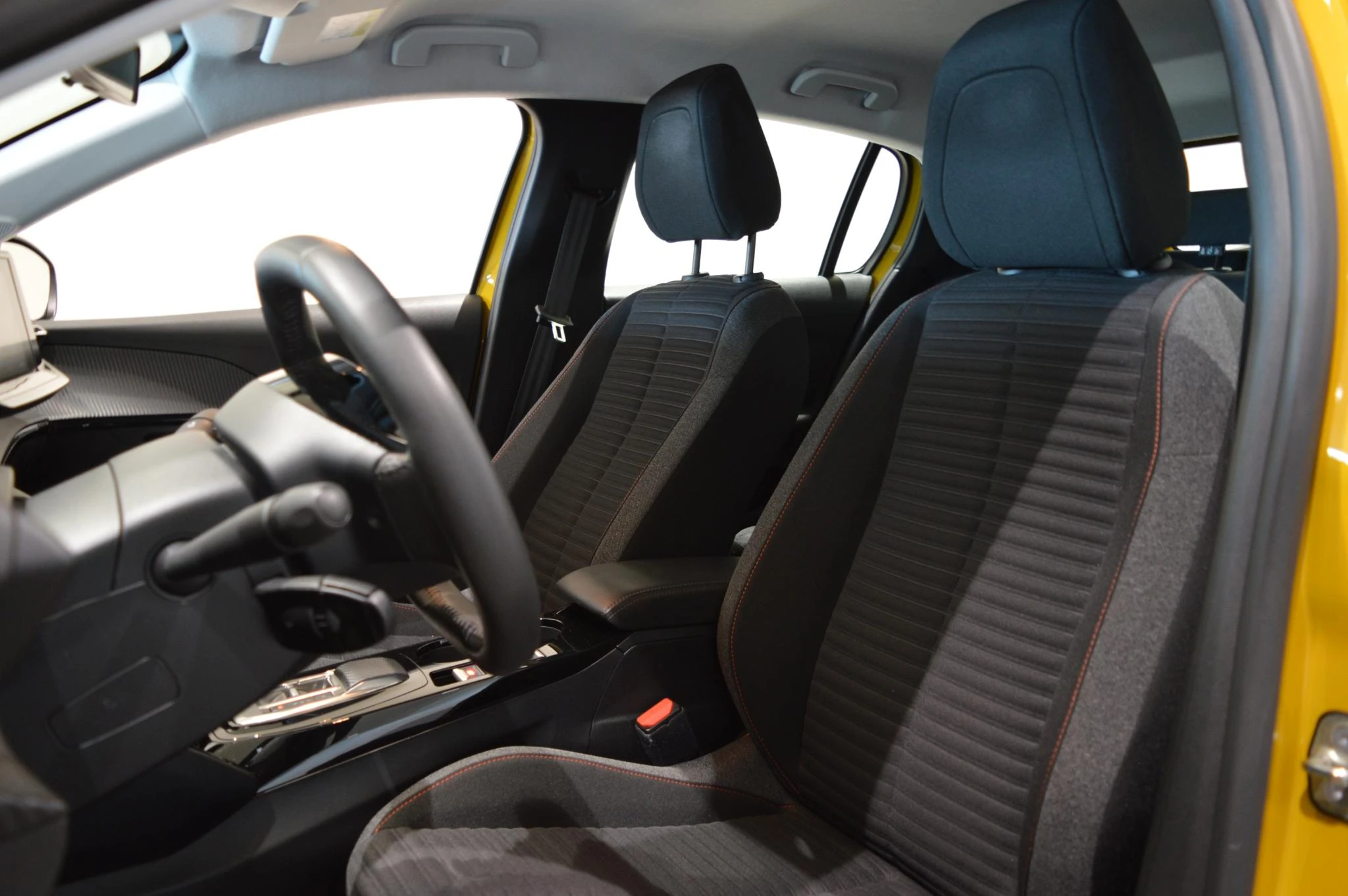 Peugeot-e-208-image-7