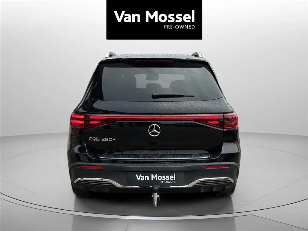 Mercedes-Benz-EQB-image-5