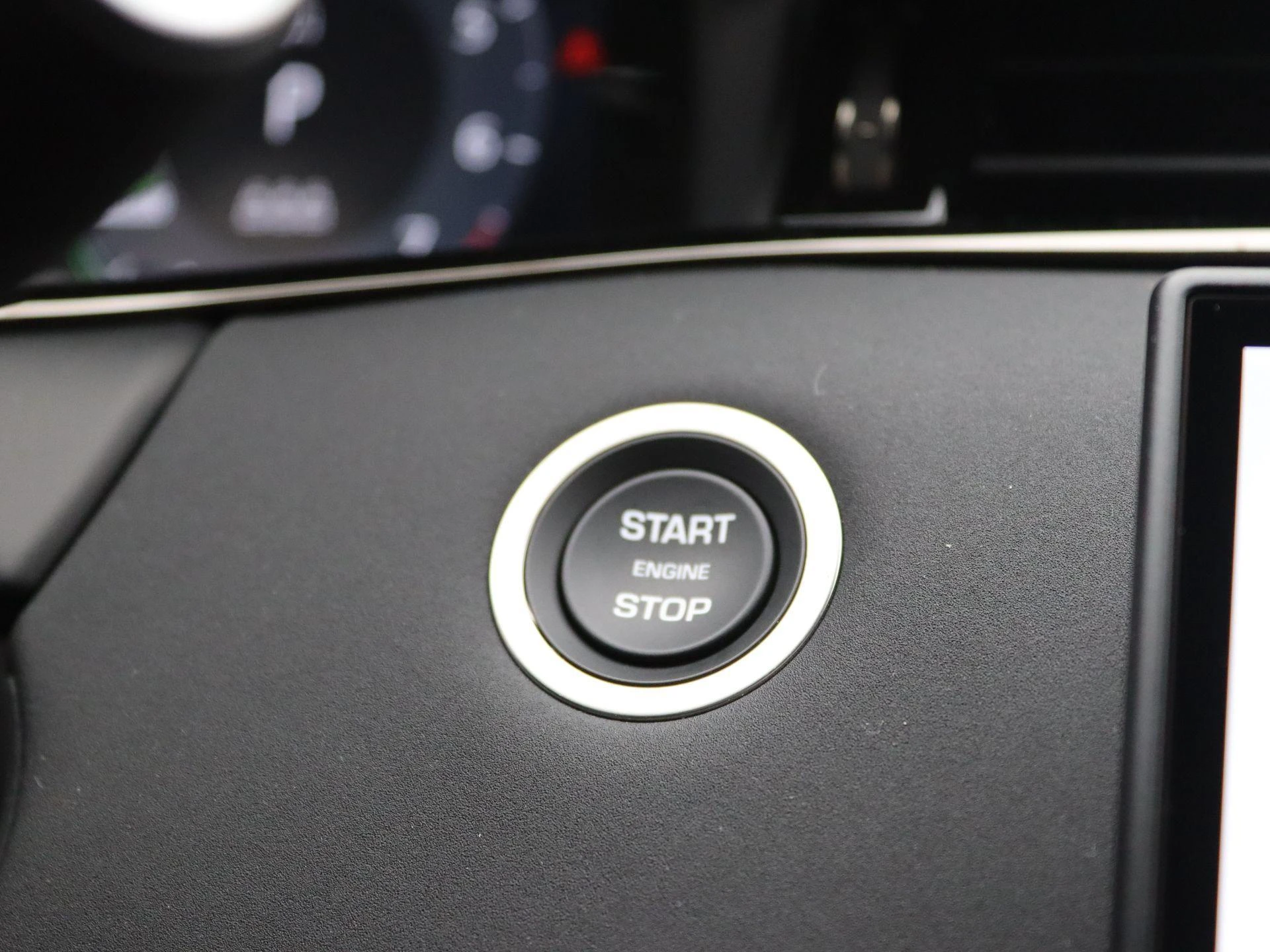 Land Rover-Range Rover Evoque-image-19