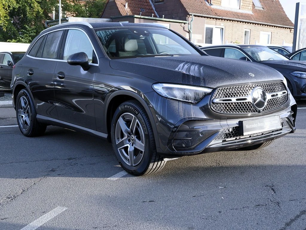 Mercedes-Benz-GLC 300 d-image-4