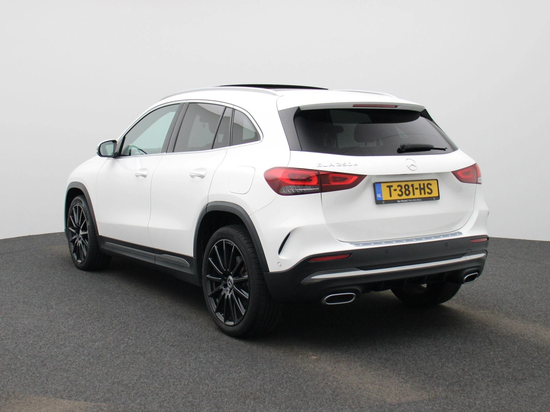 Mercedes-Benz-GLA-image-3