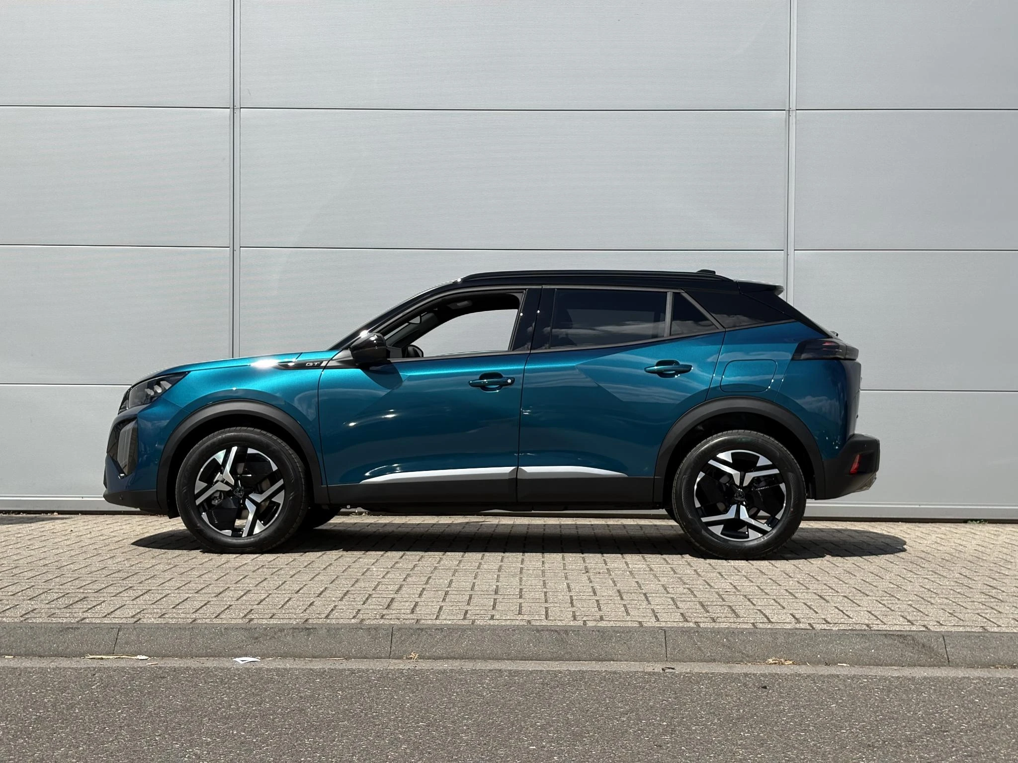 Peugeot-2008-image-2