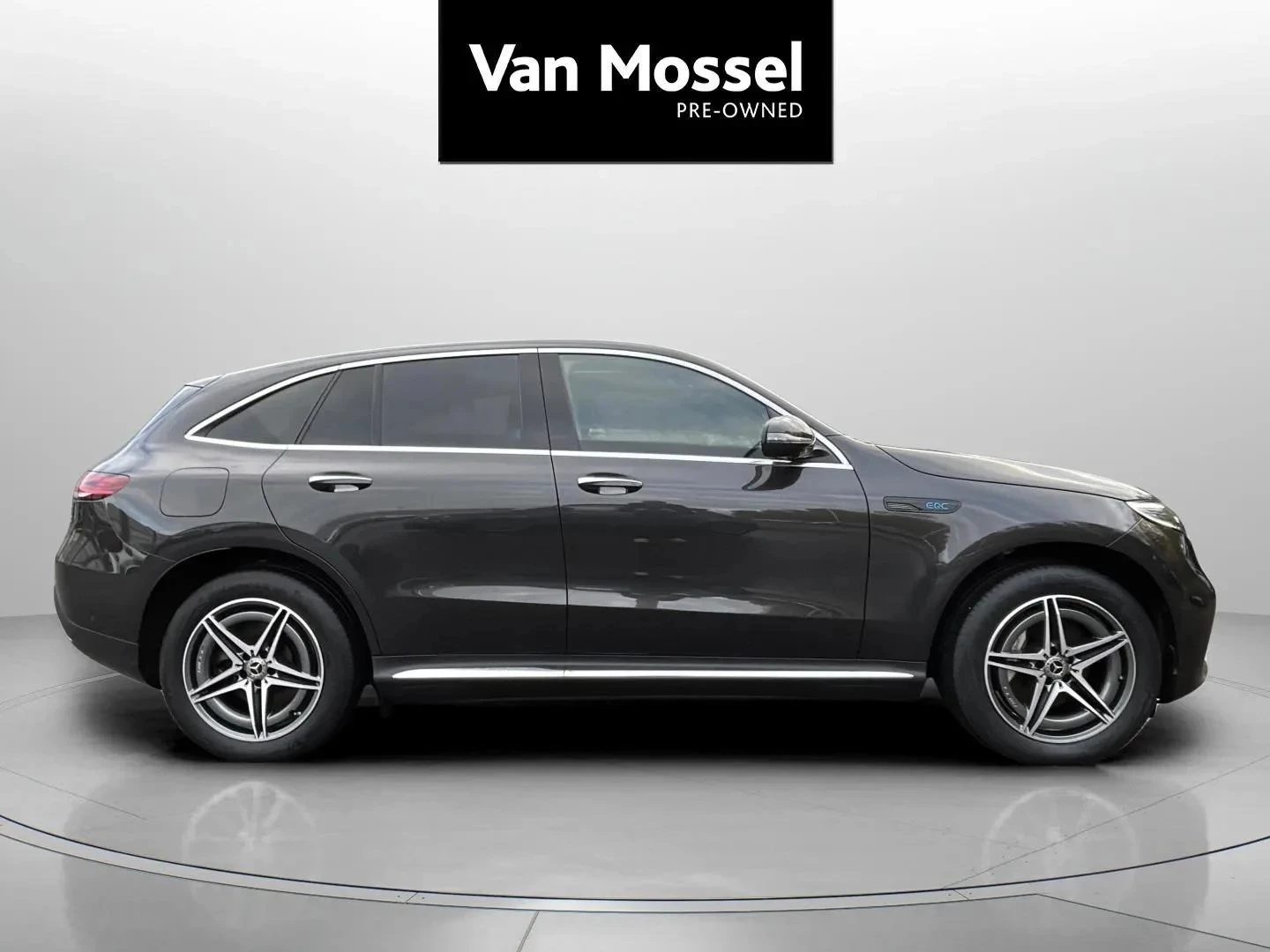 Mercedes-Benz-EQC-image-3