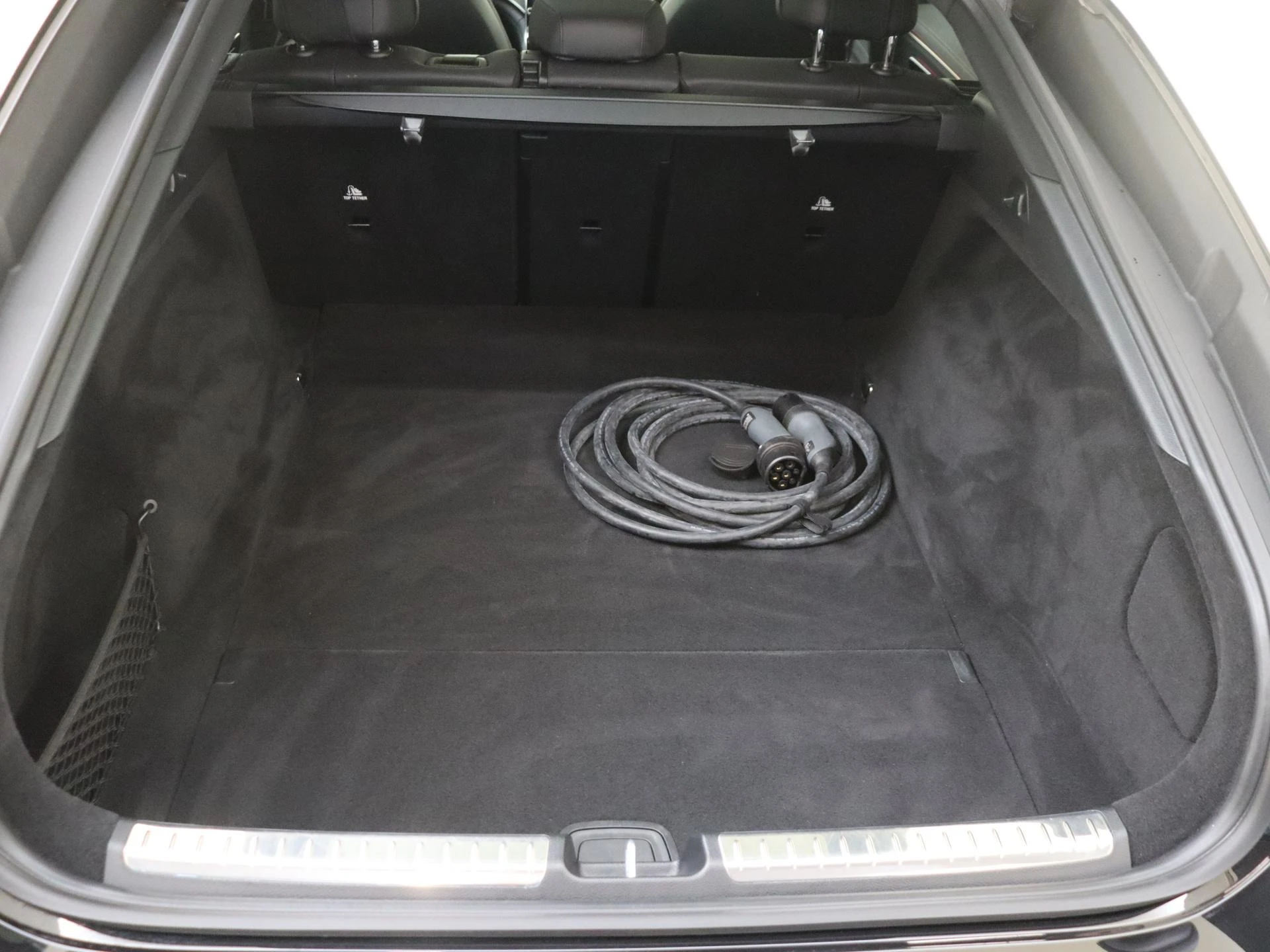 Mercedes-Benz-EQS-image-30
