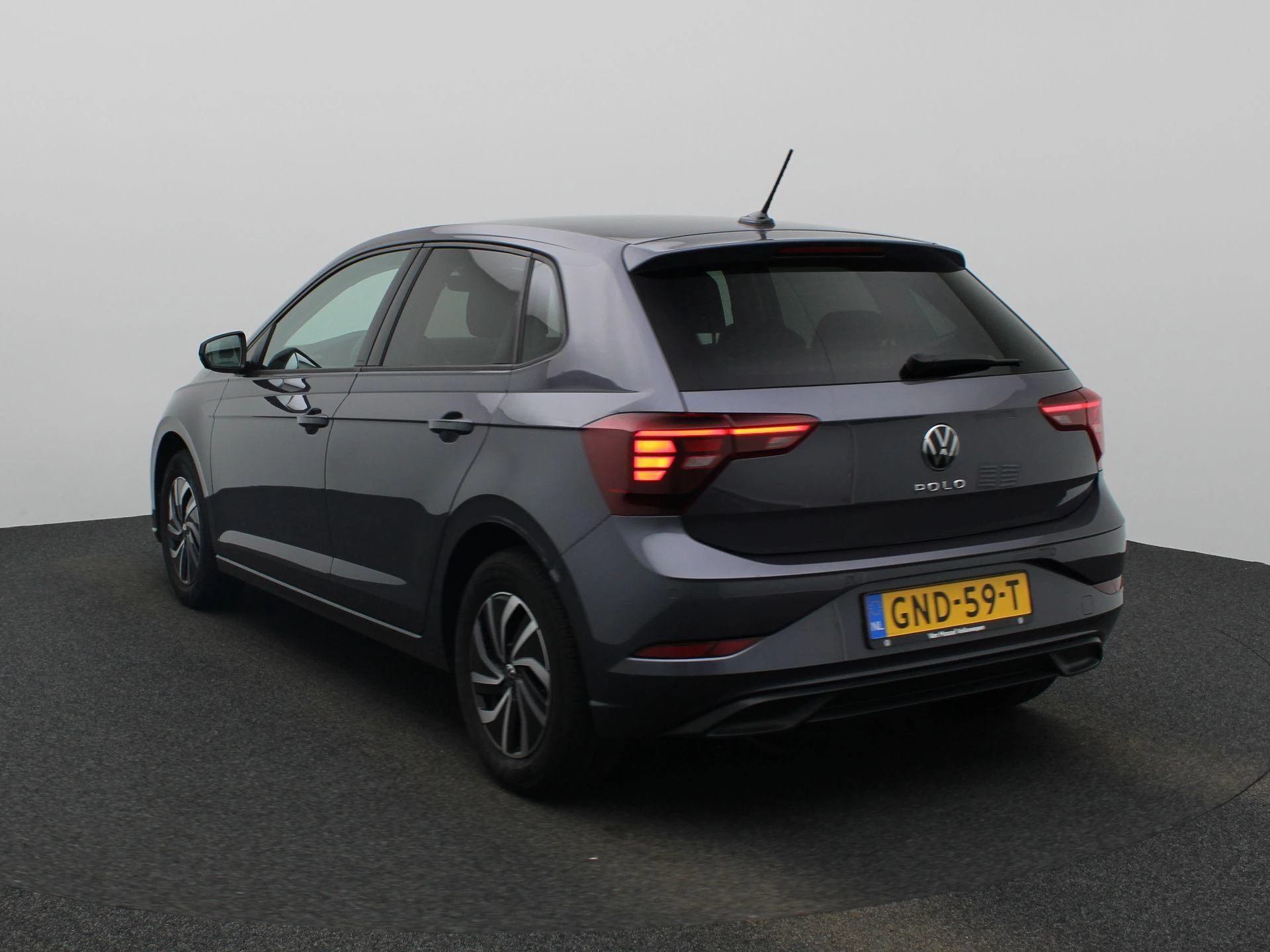Volkswagen-Polo-image-1