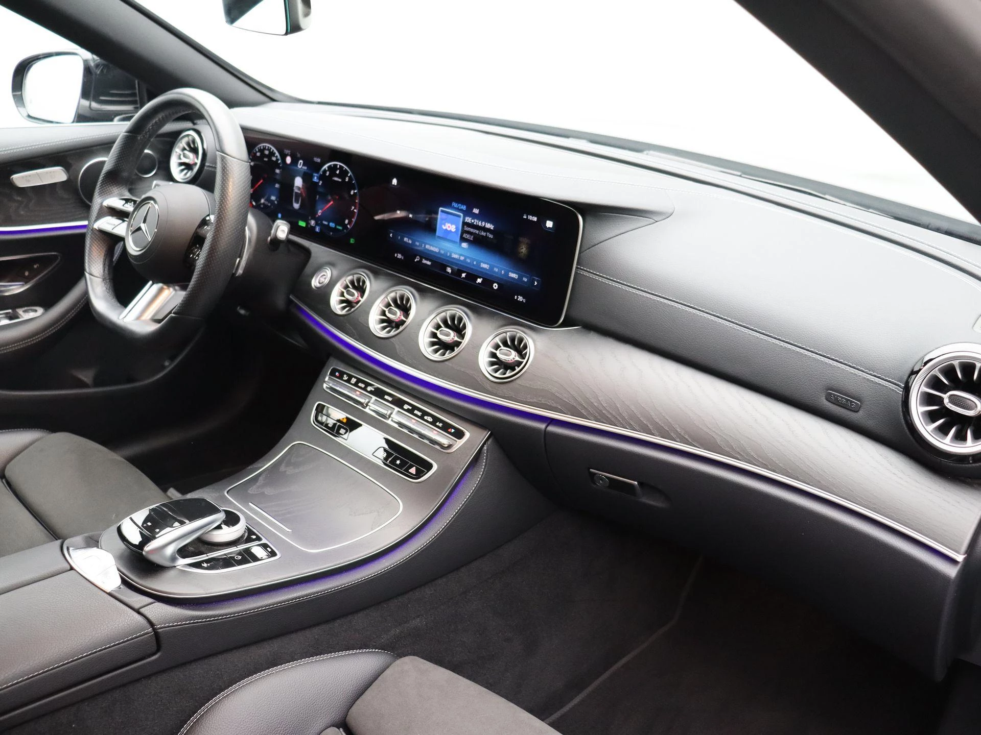 Mercedes-Benz E-Klasse 300 AMG Line Cabrio + AIR BODY CONTROL + LED + CAMERA +