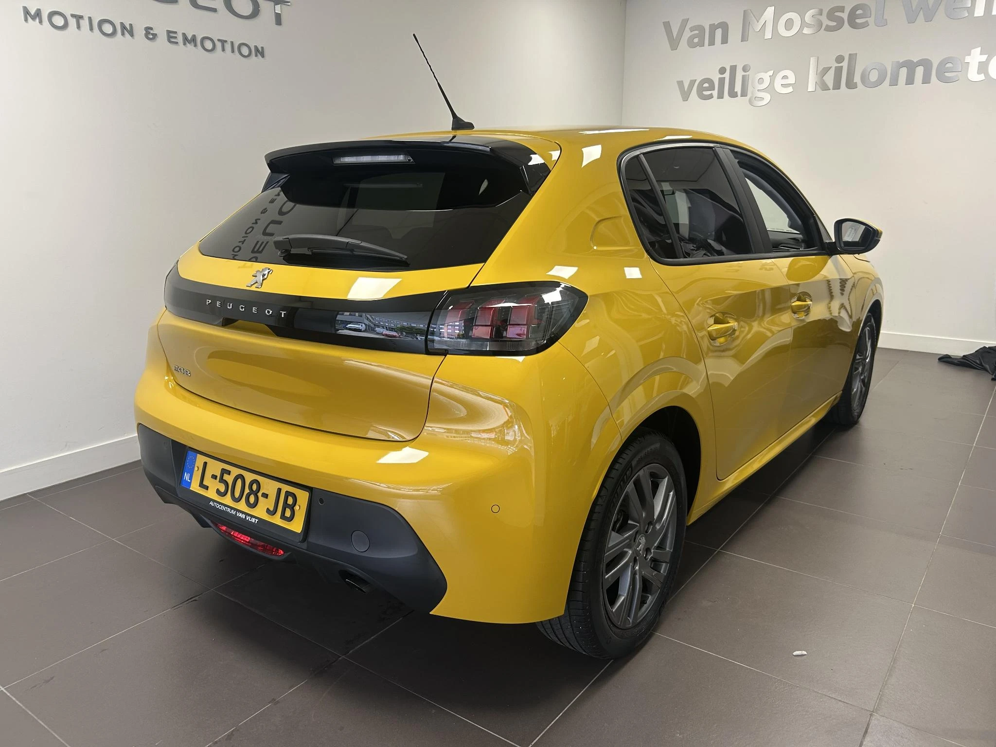 Peugeot-208-image-2
