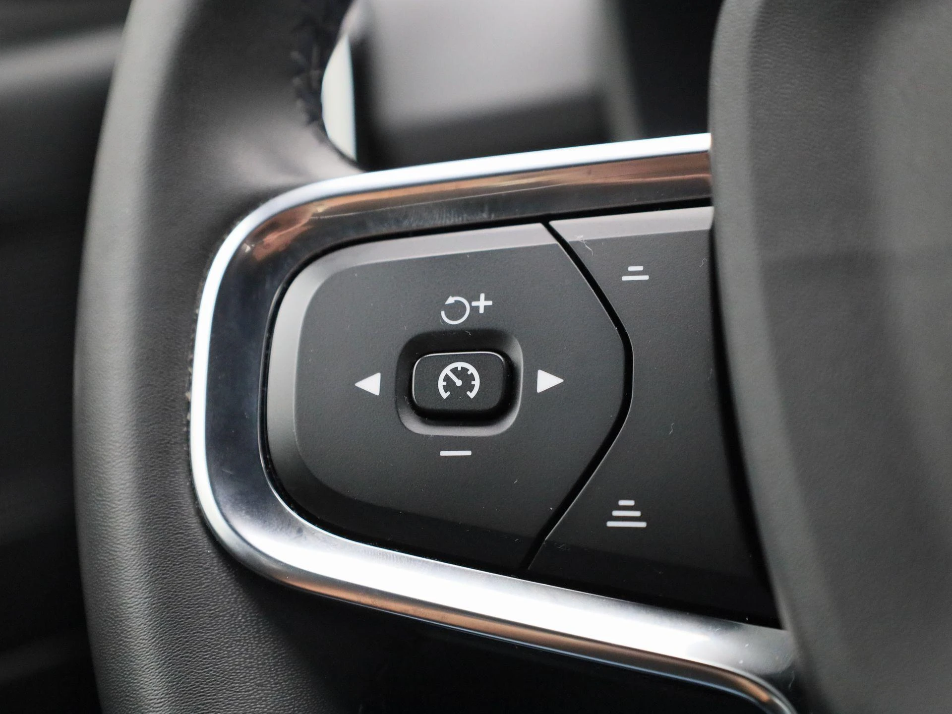 Volvo-XC40-image-16