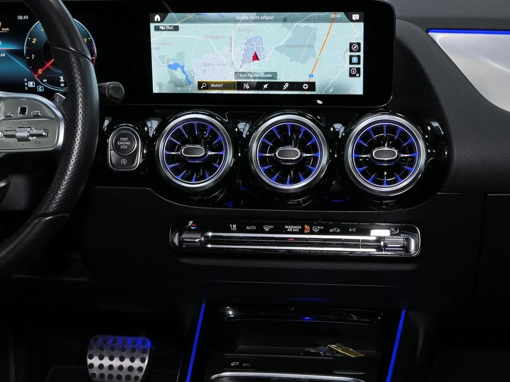 Mercedes-Benz-GLA 200-image-11