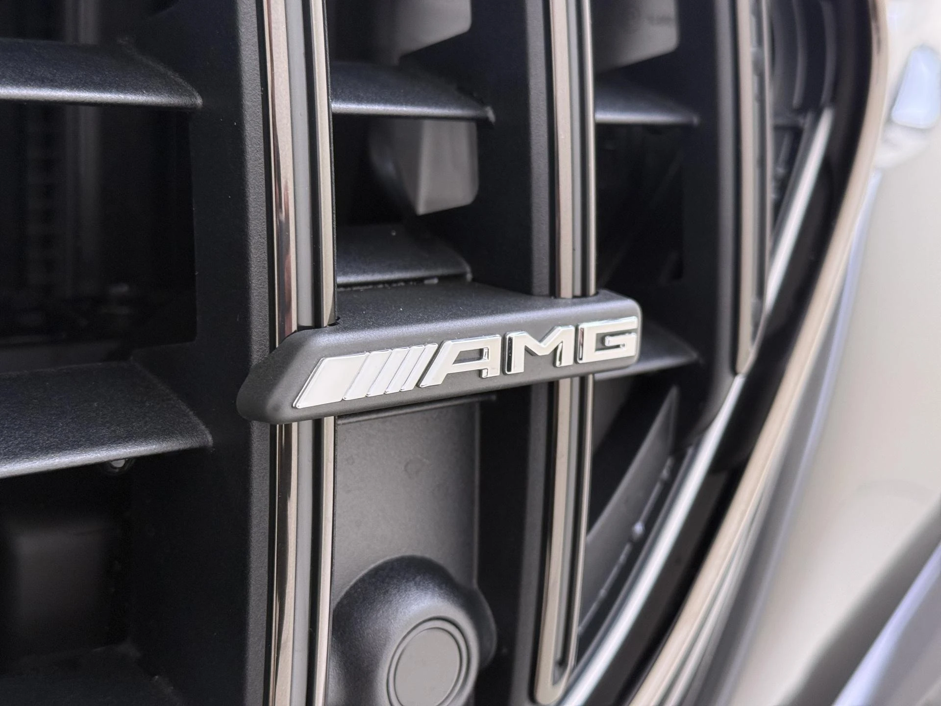 Mercedes-Benz-E-Klasse-image-10
