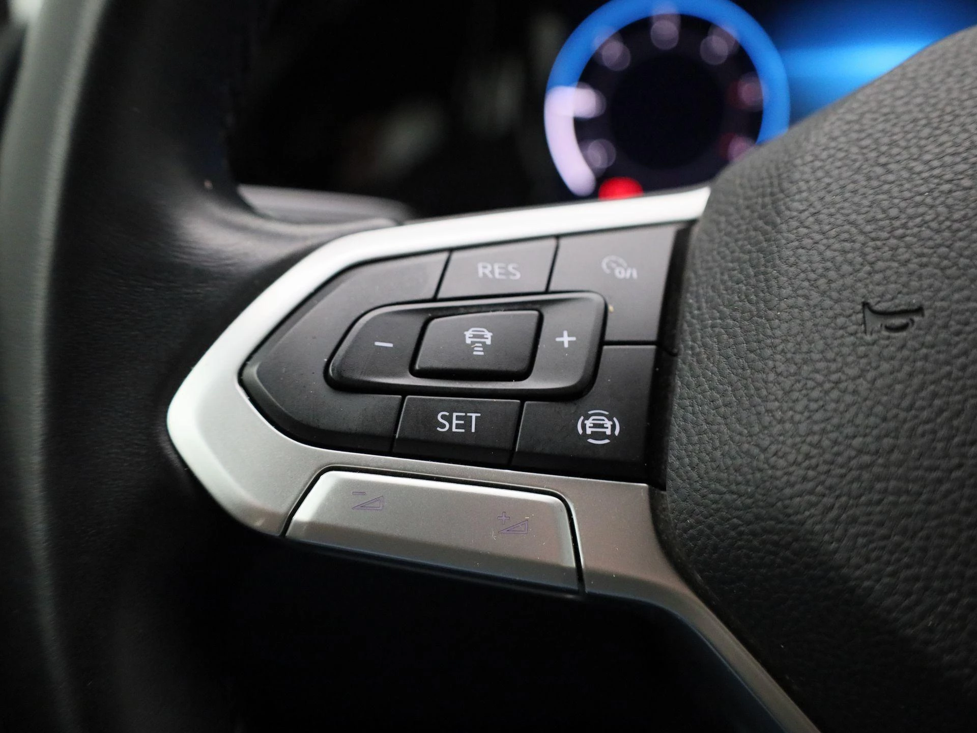 Volkswagen-Golf-image-19