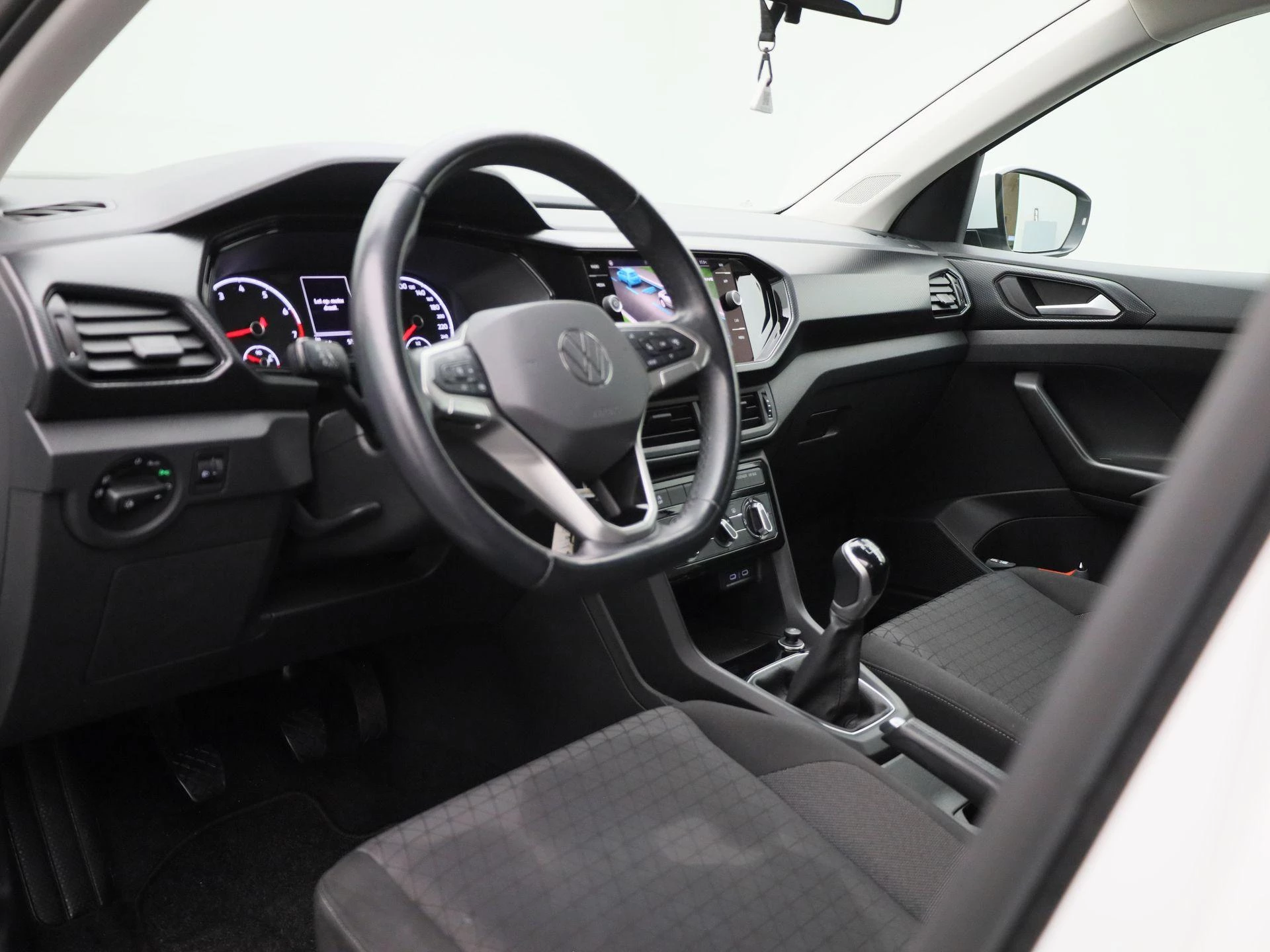 Volkswagen-T-Cross-image-27
