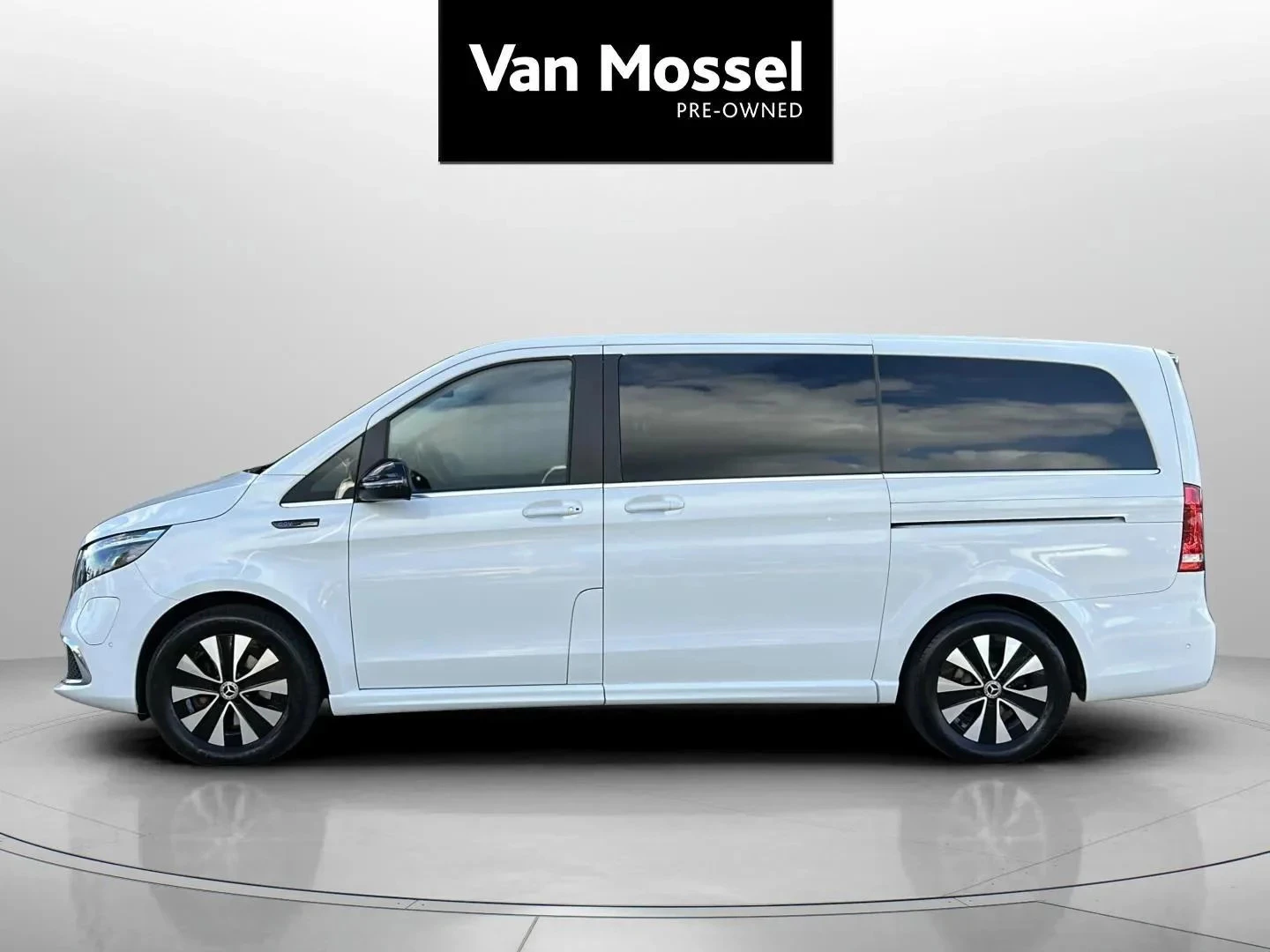 Mercedes-Benz-EQV-image-1