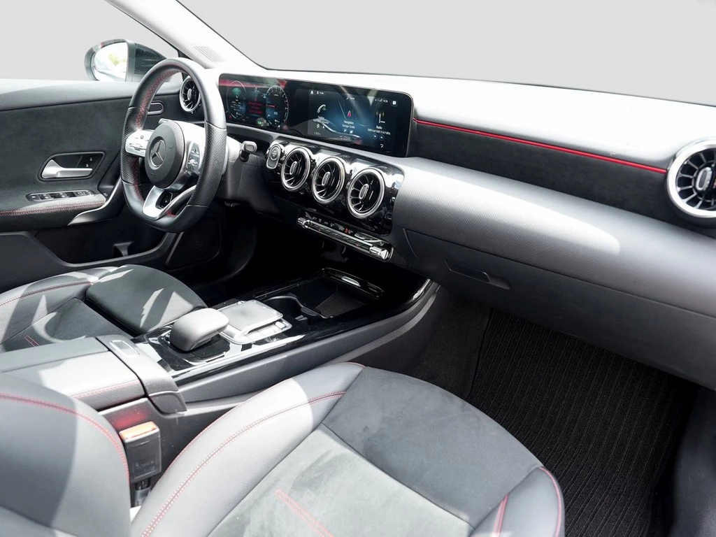 Mercedes-Benz A-Klasse 250 e AMG Line /Navi/RFK/GRA/LED