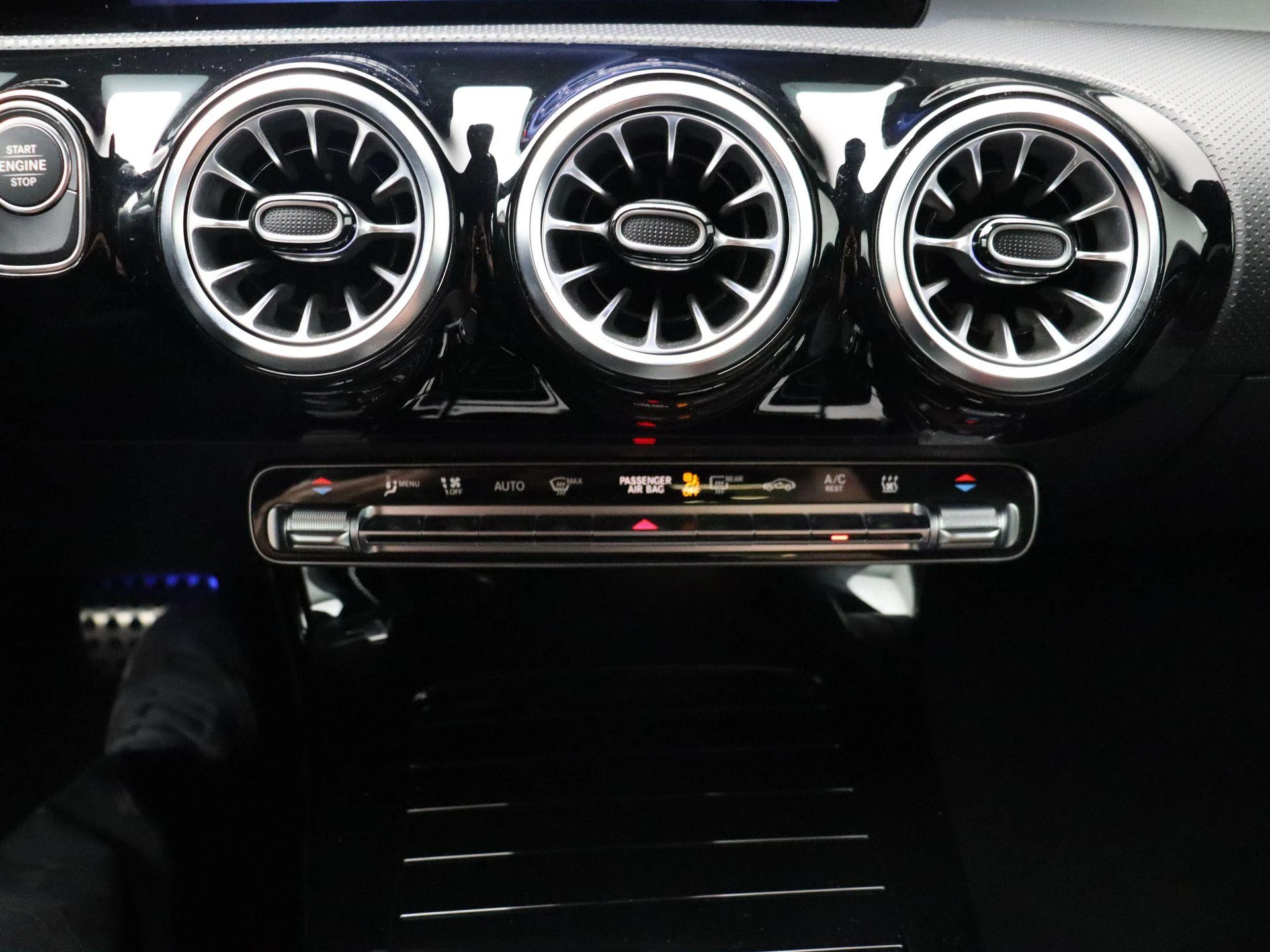 Mercedes-Benz-CLA-image-17