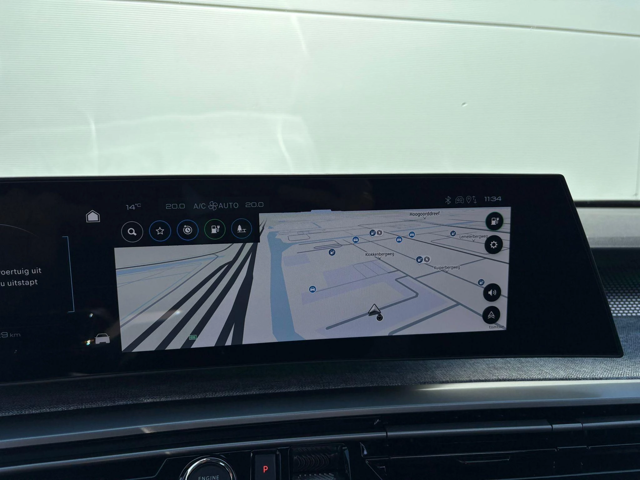 Peugeot-e-5008-image-13