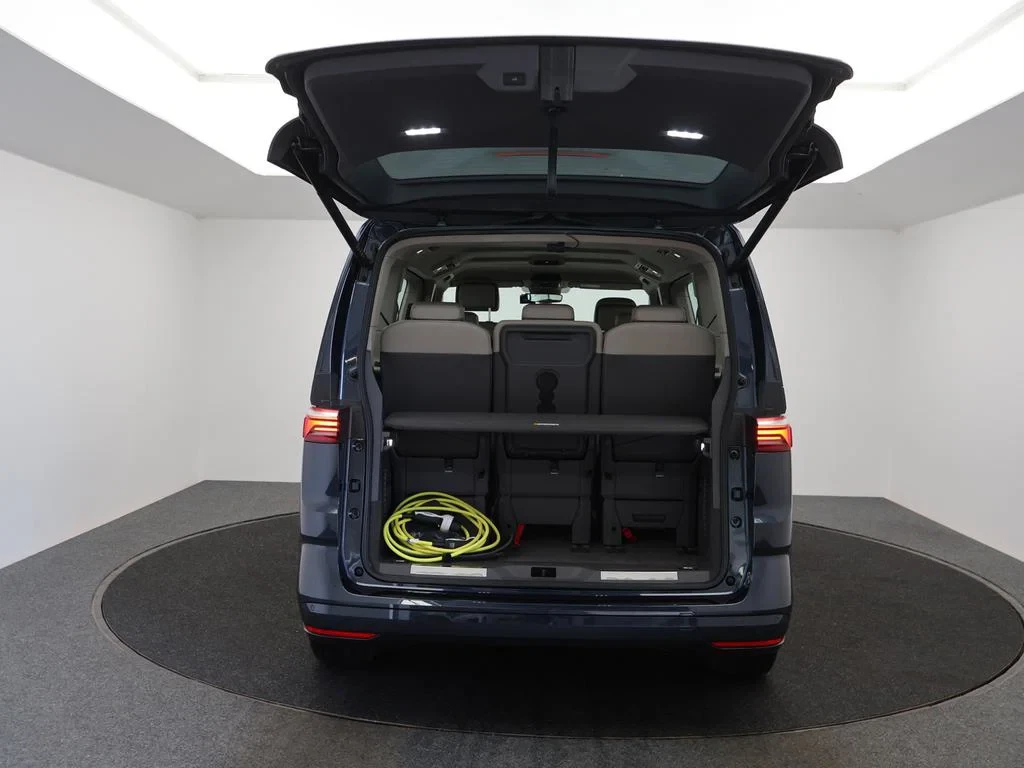 Volkswagen-Multivan-image-17