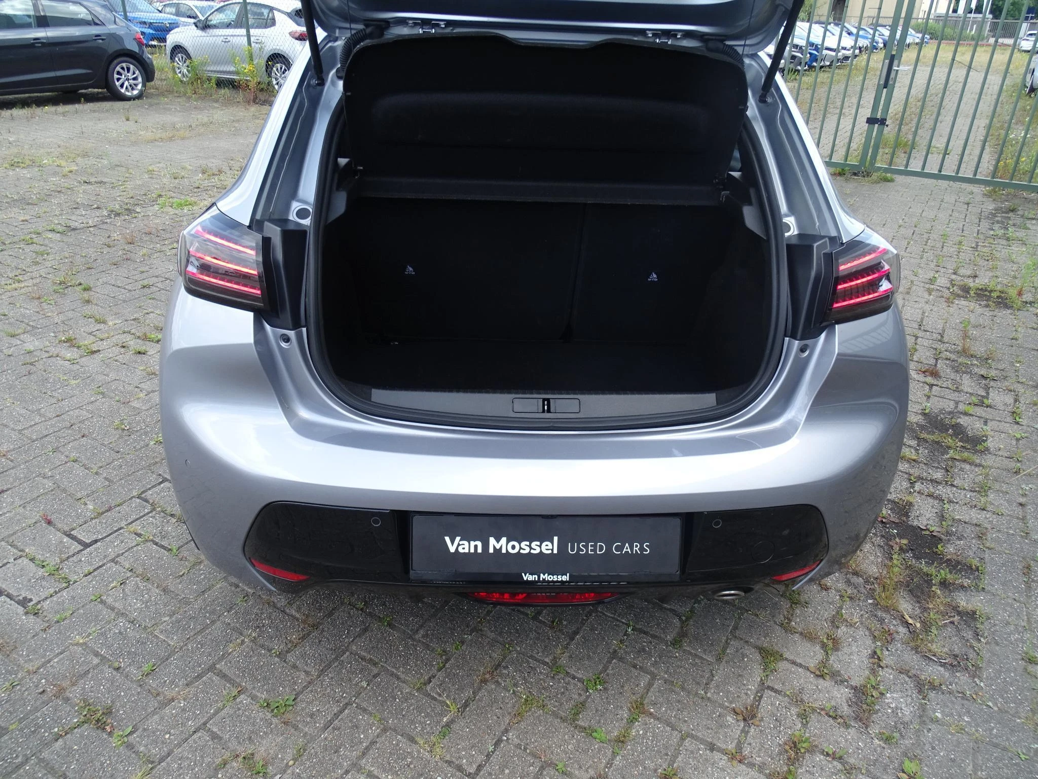 Peugeot-208-image-14