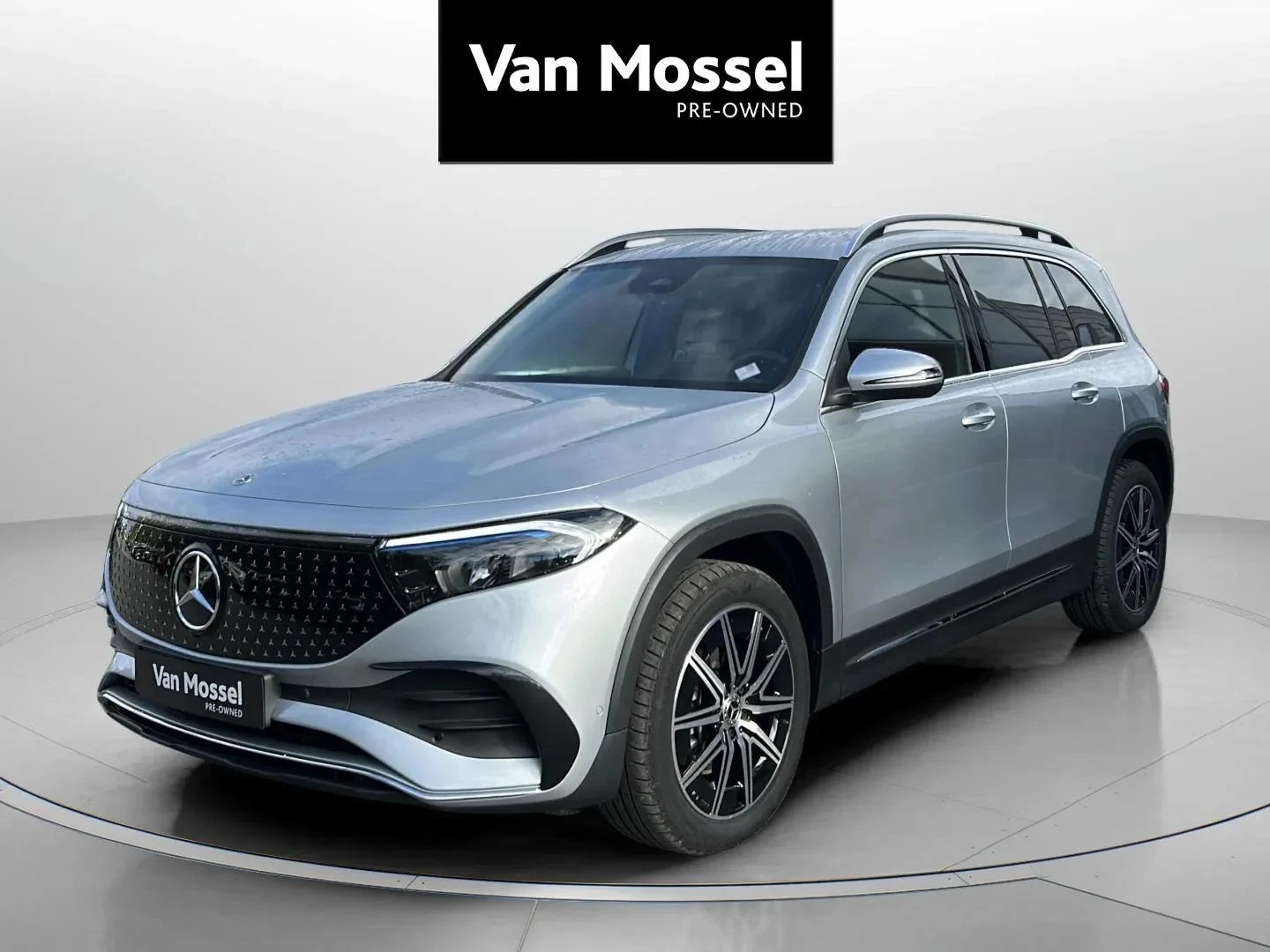 Mercedes-Benz-EQB-image-0