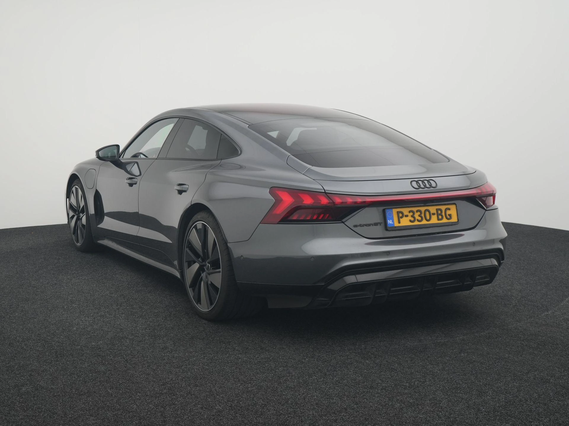 Audi-e-tron GT-image-1