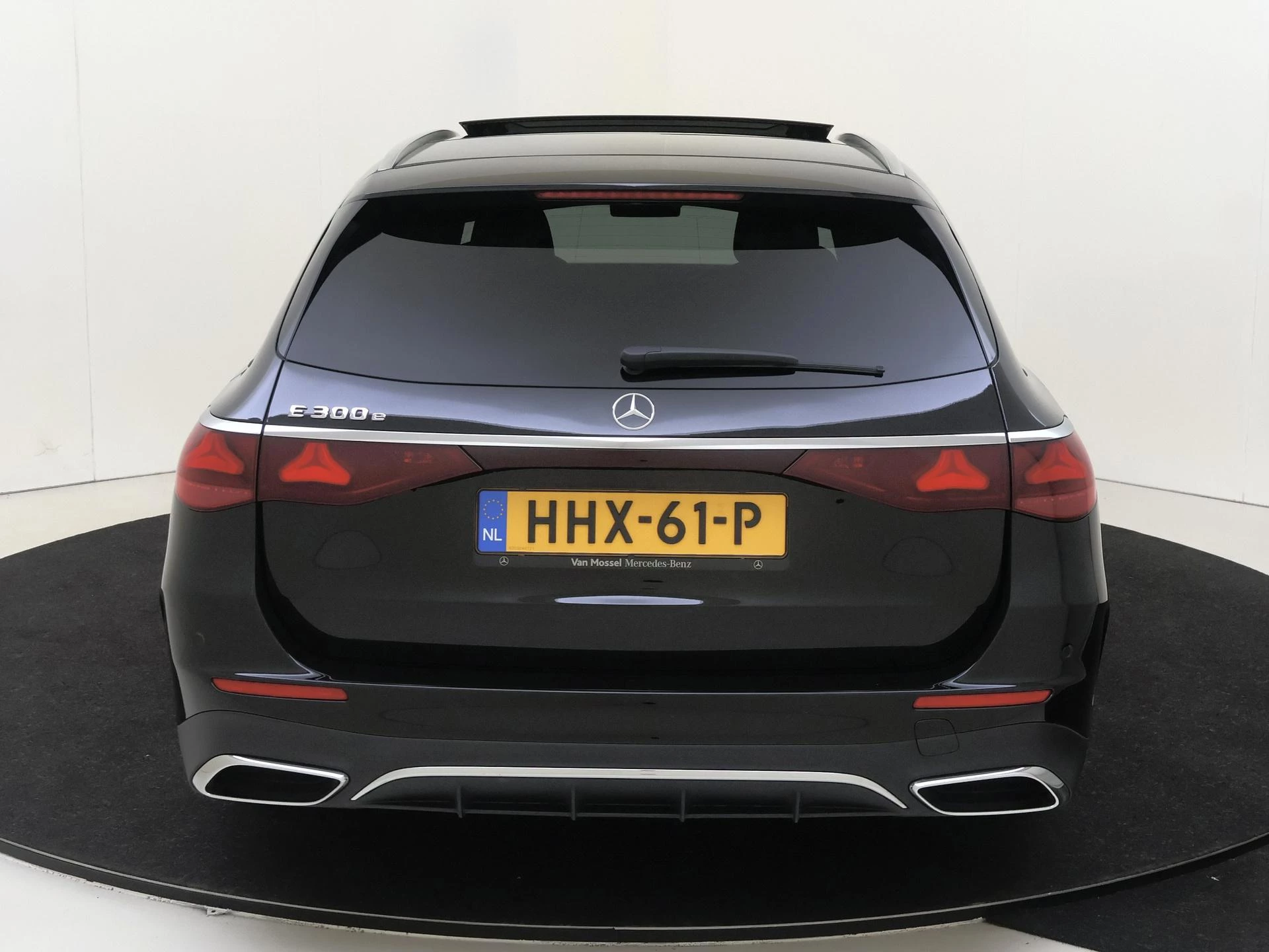 Mercedes-Benz-E-Klasse-image-6