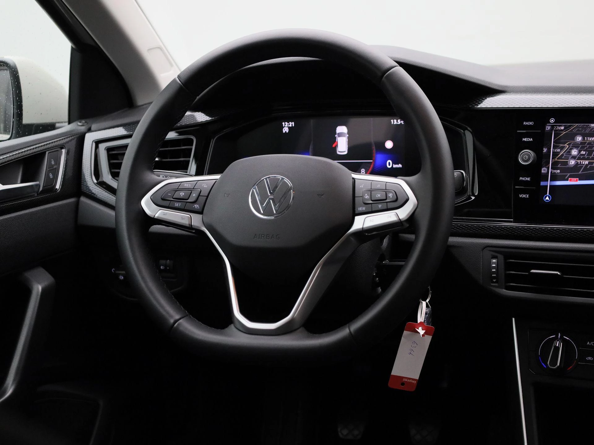 Volkswagen-Polo-image-8