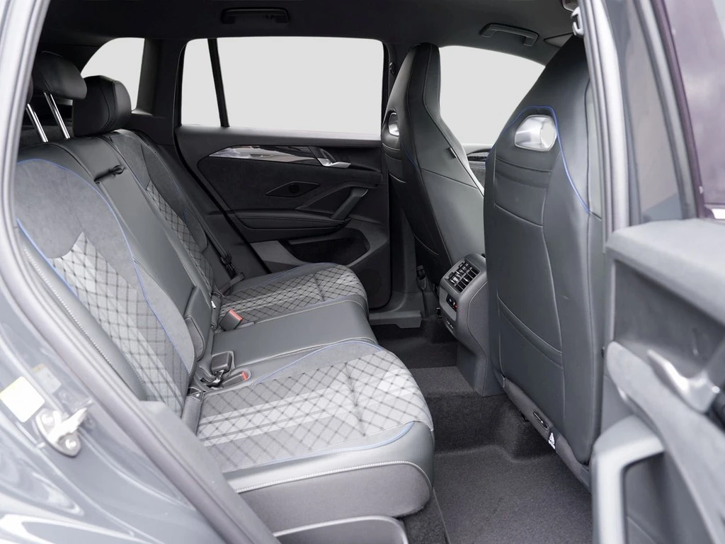 Volkswagen Tiguan R-Line 2.0TDI AHV Trailer Ass. Discover