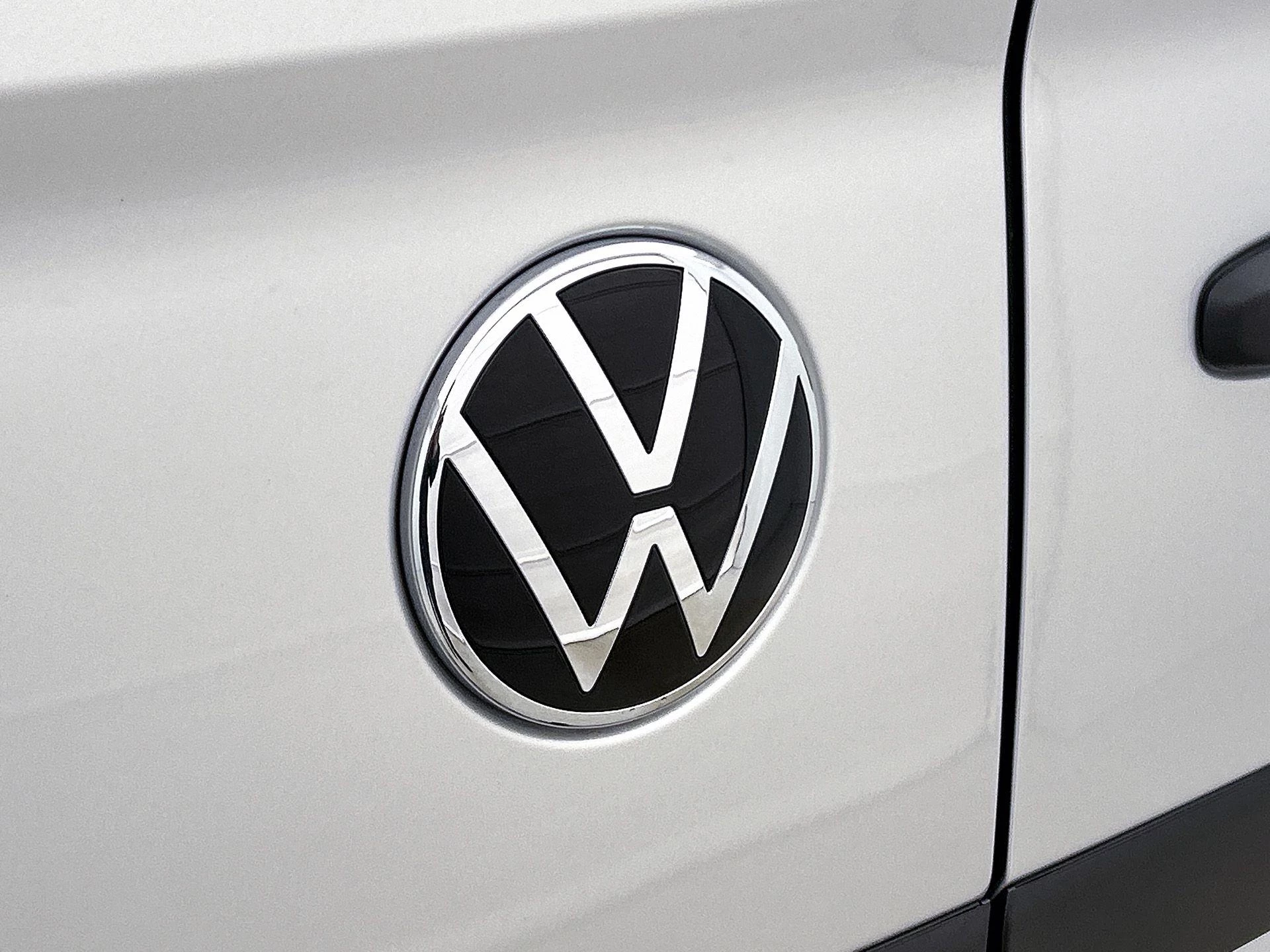 Volkswagen-e-Transporter-image-15