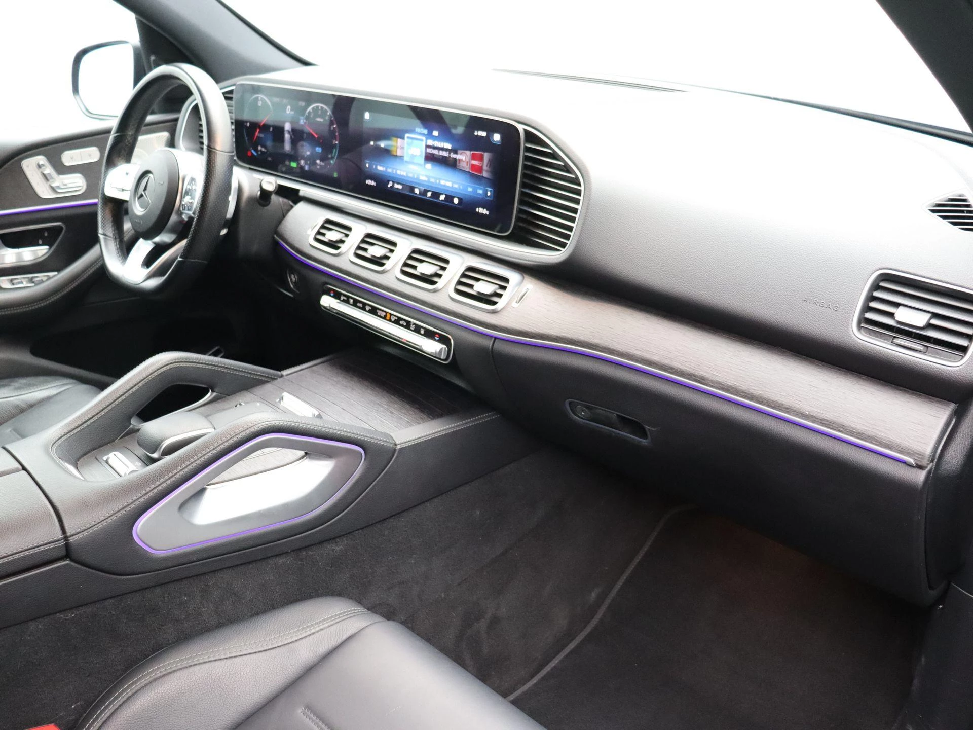 Mercedes-Benz-GLE-image-19