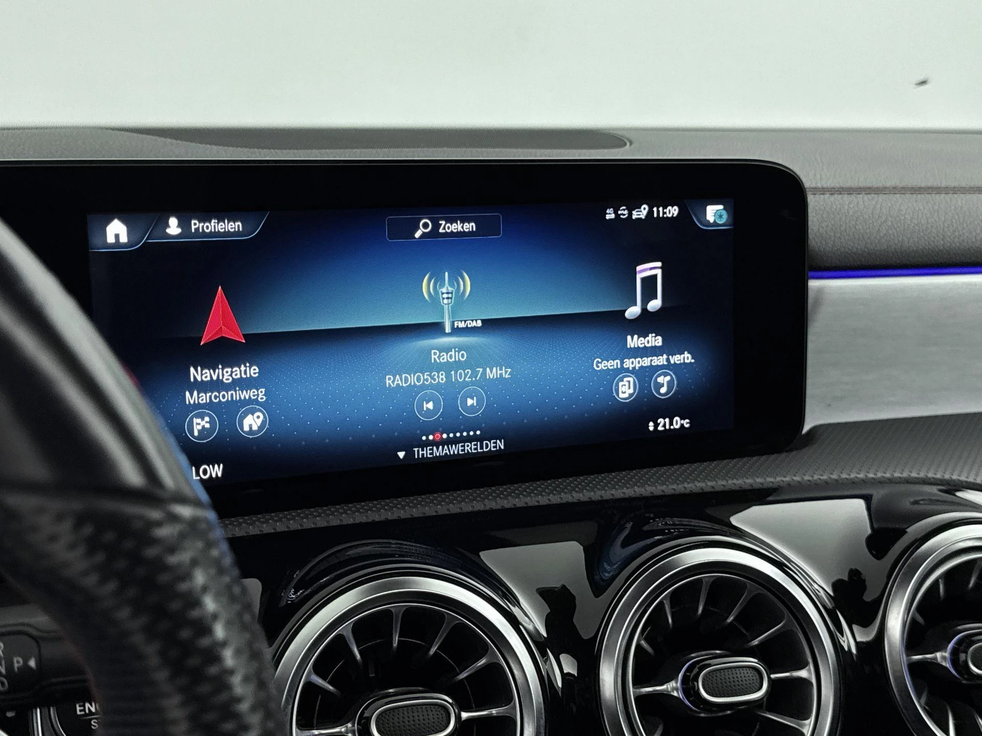 Mercedes-Benz-CLA-image-10