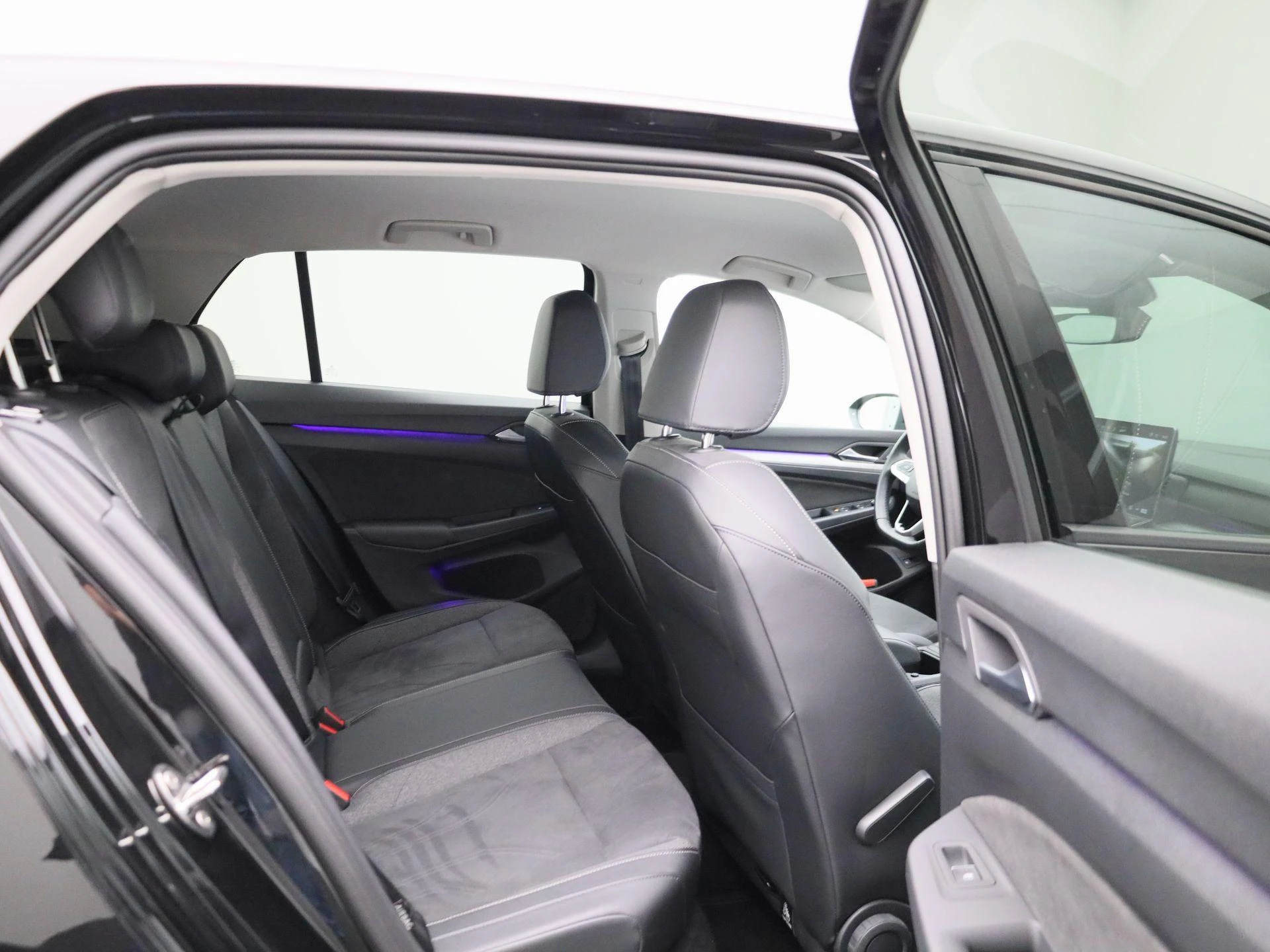 Volkswagen-Golf-image-40