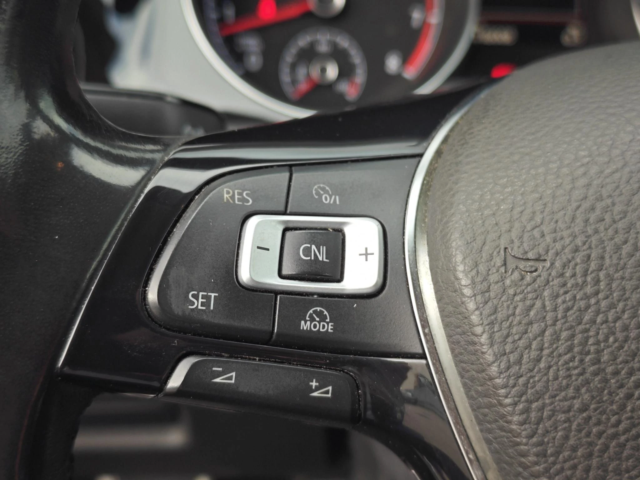 Volkswagen-Golf-image-11