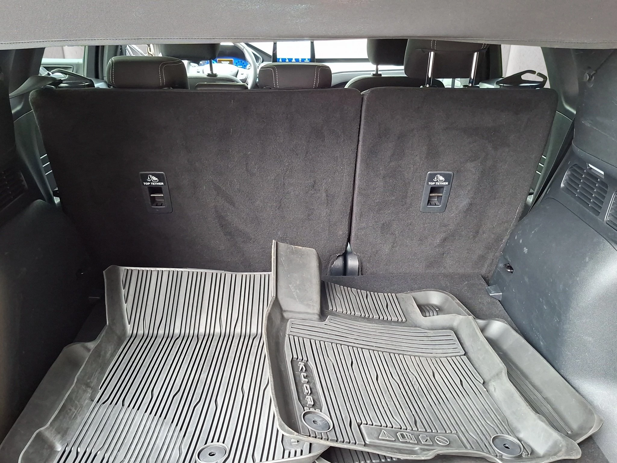 Ford Kuga Titanium 1.5 EB LED | GJR | RFK | SHZ | PDC | LMF | Navi | BT | Klima