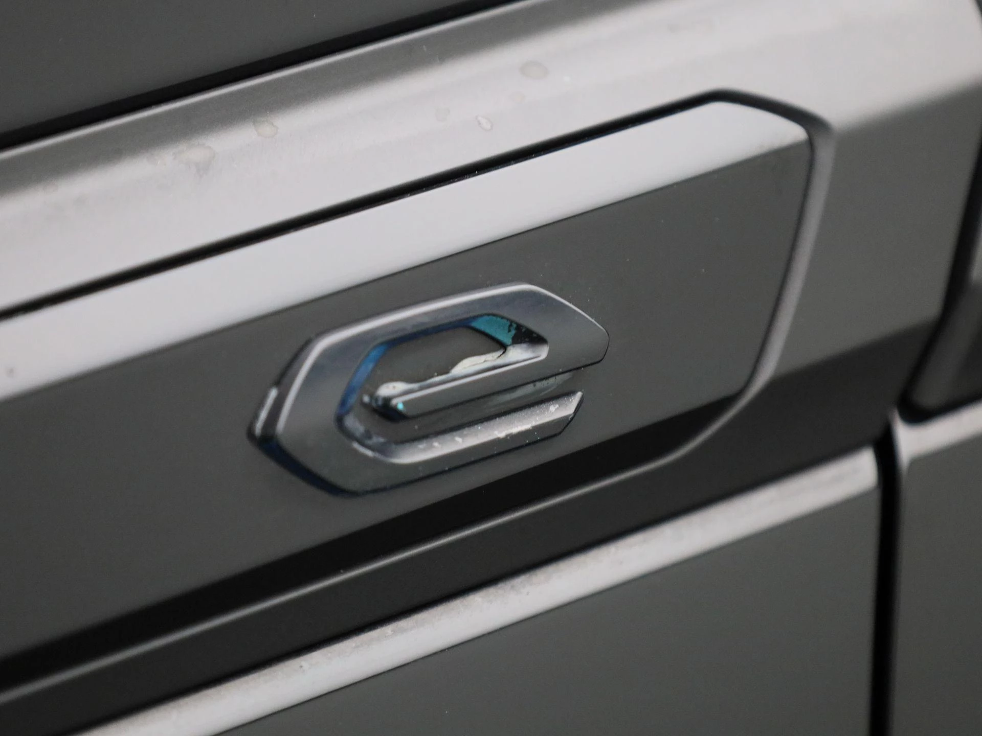Peugeot-e-2008-image-19