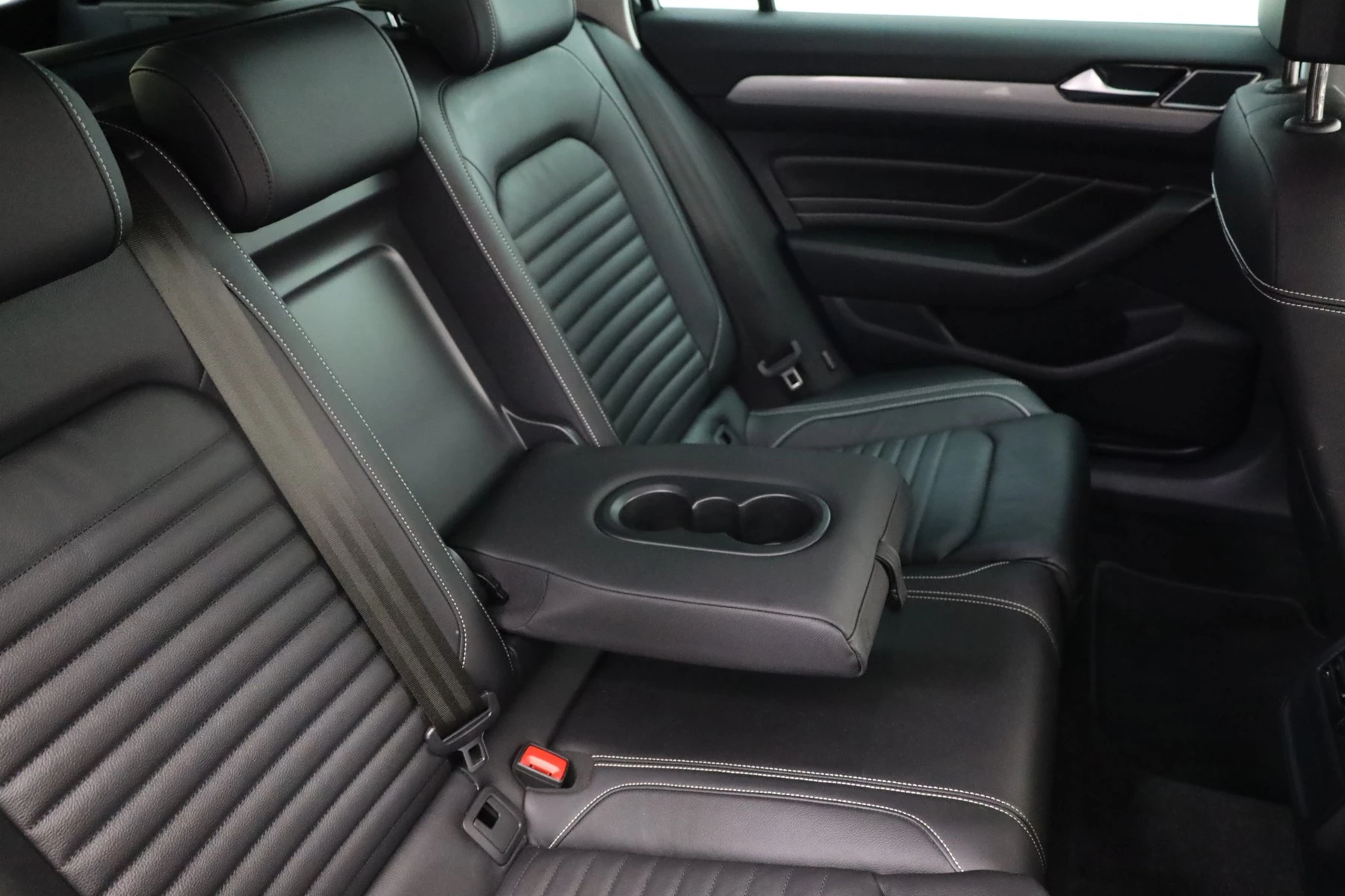 Volkswagen-Passat-image-9