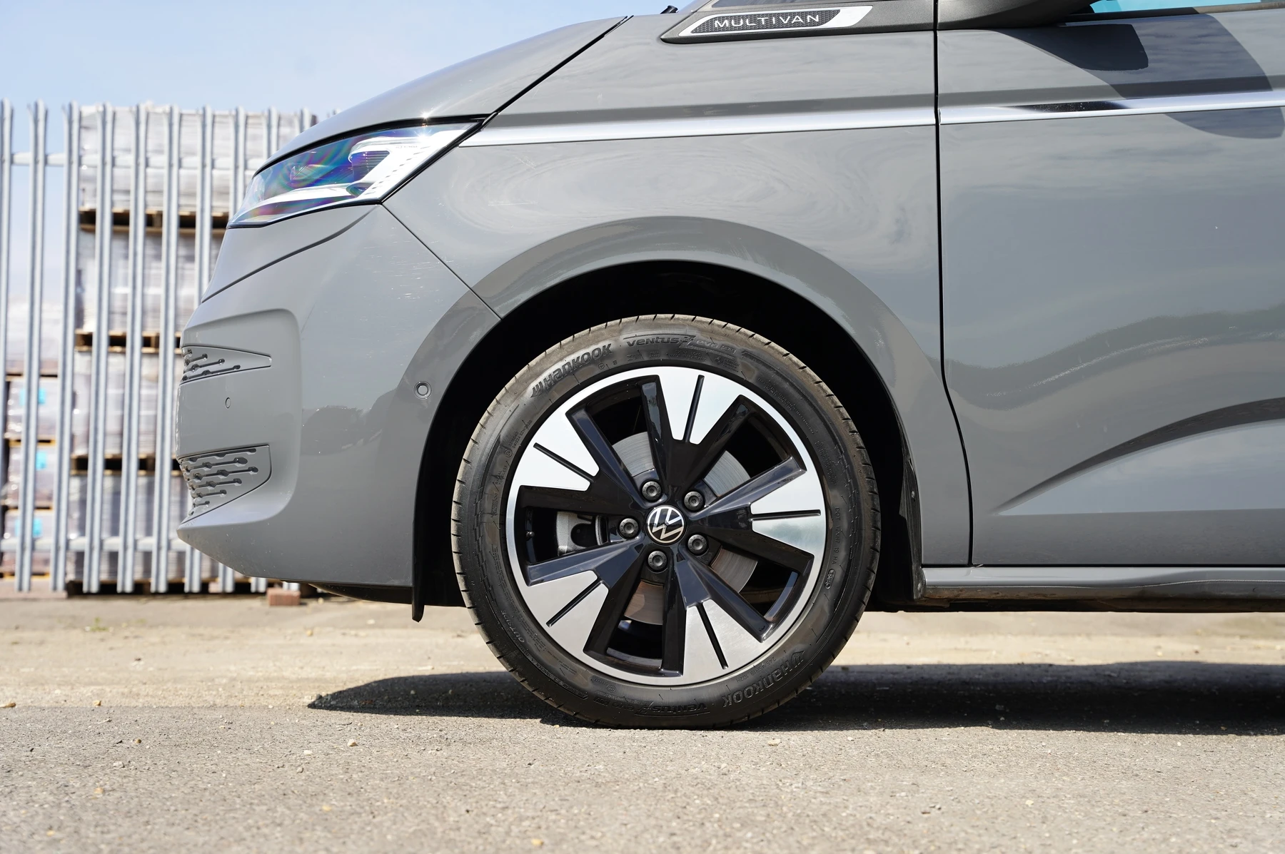 Volkswagen-Multivan-image-4