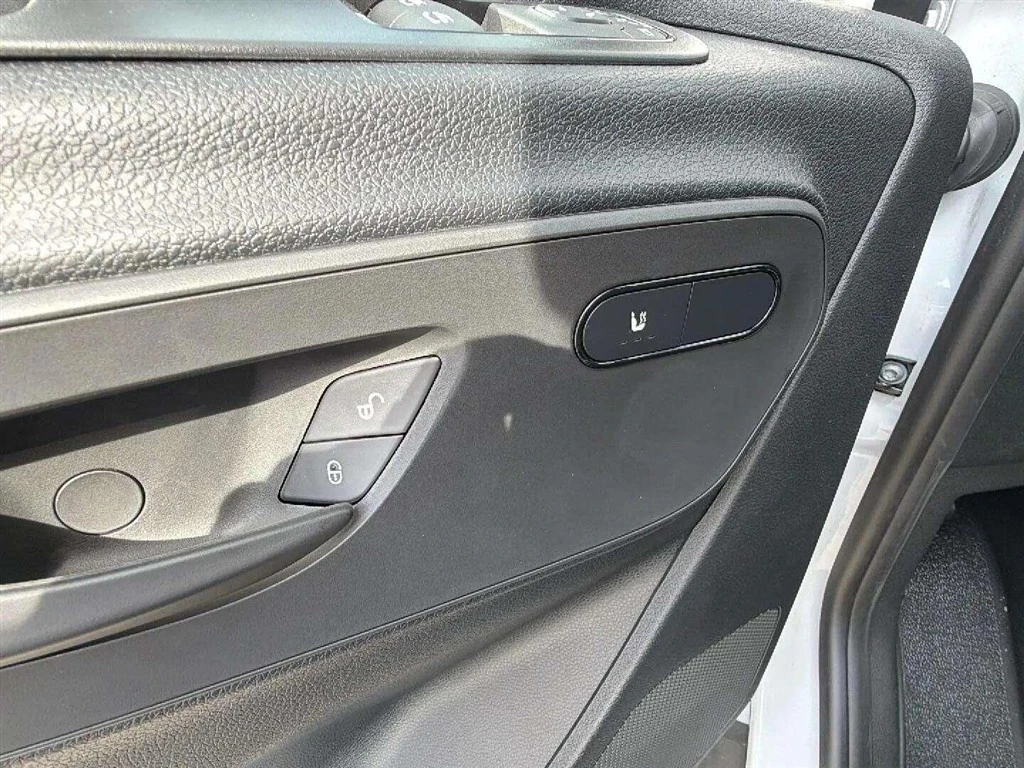 Mercedes-Benz-Sprinter-image-22