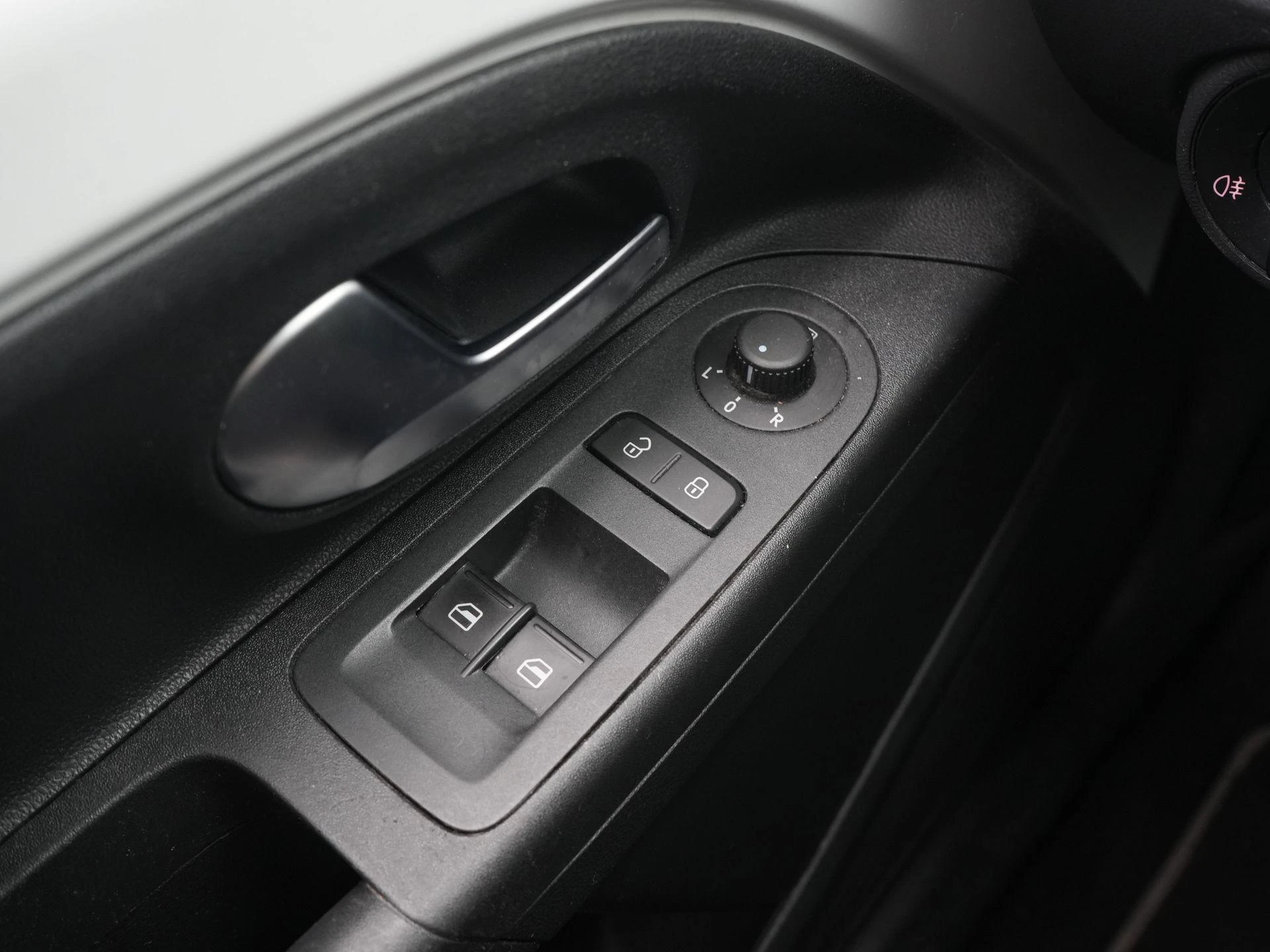 Volkswagen-e-up!-image-20
