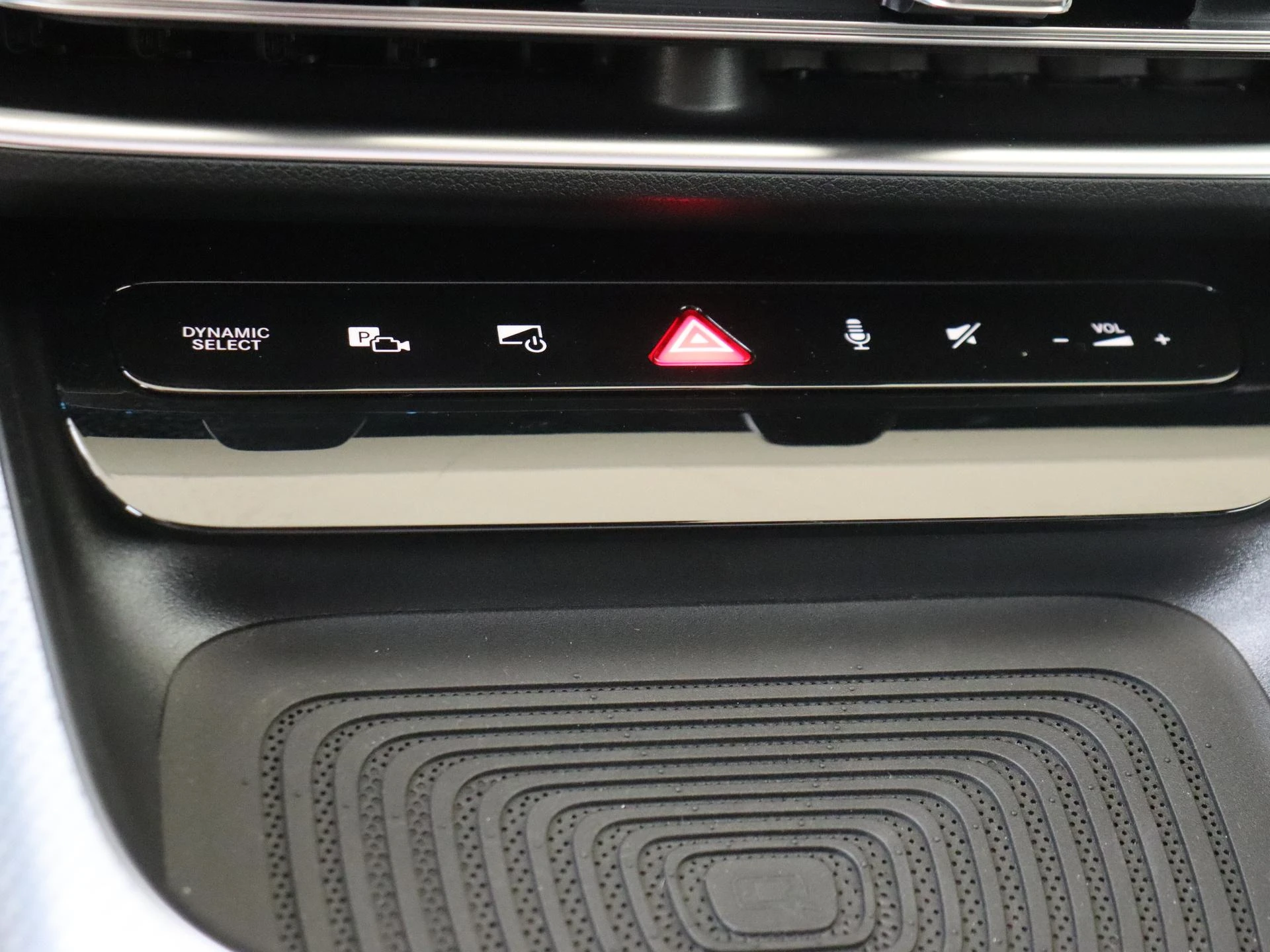 Mercedes-Benz-CLA-image-18