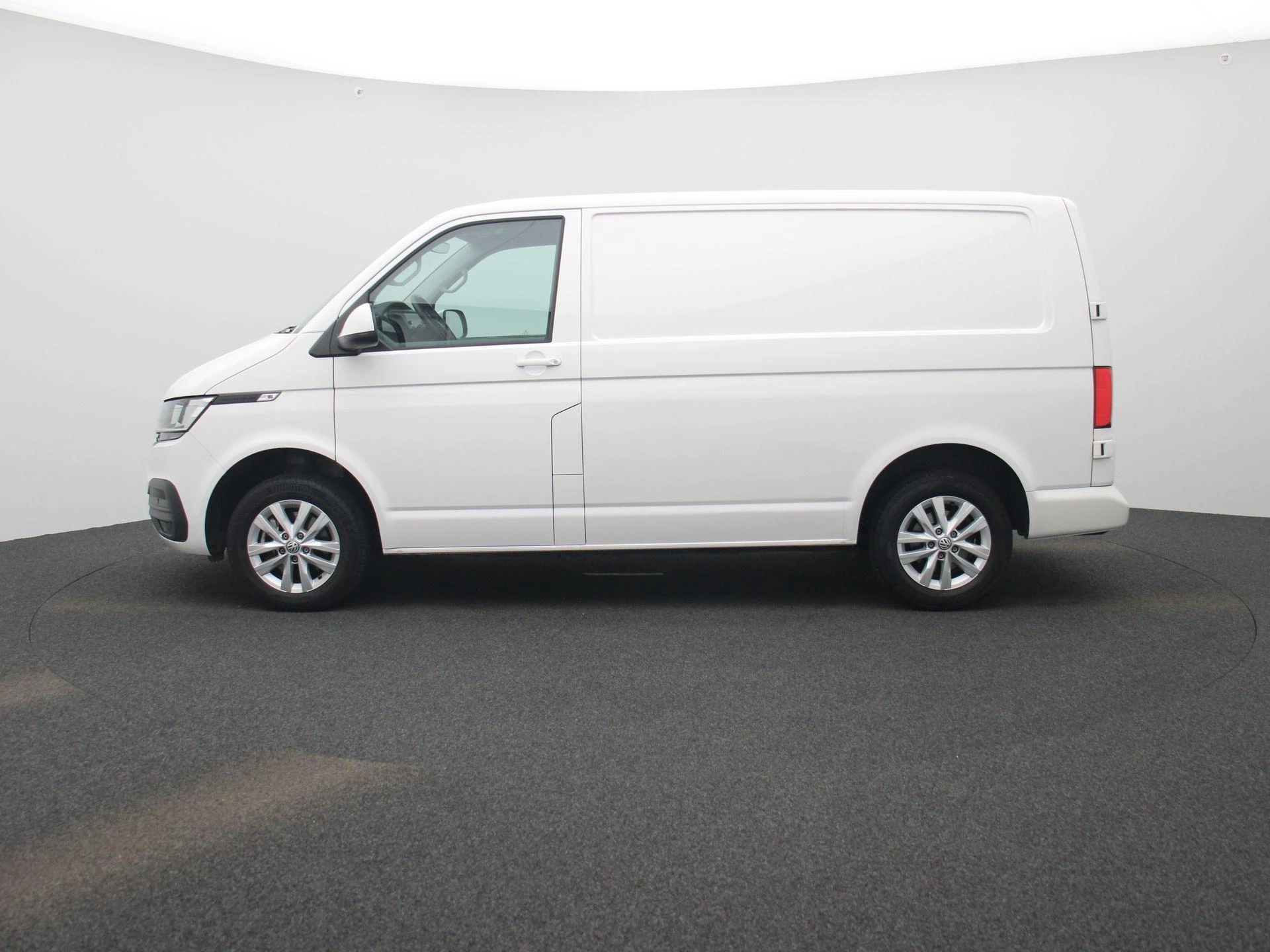 Volkswagen-Transporter-image-3