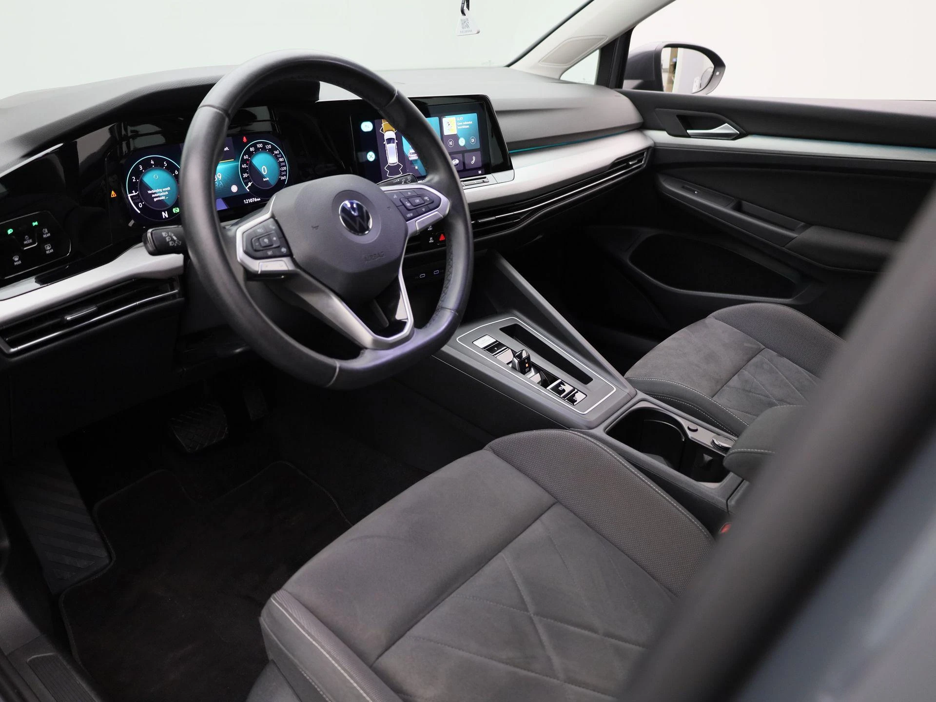 Volkswagen-Golf-image-15