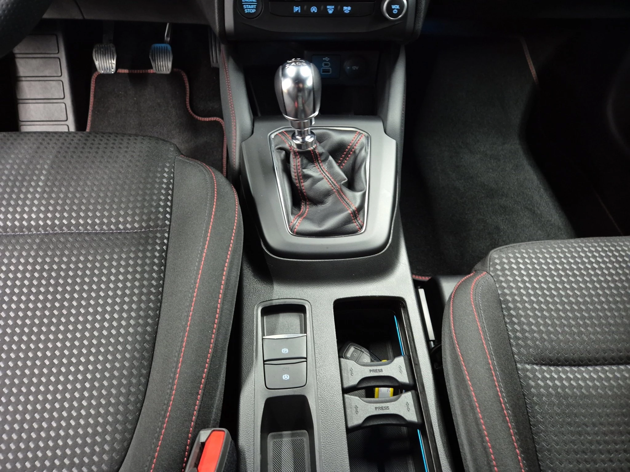 Ford Focus ST-Line X Turnier AHK ACC LED Kamera