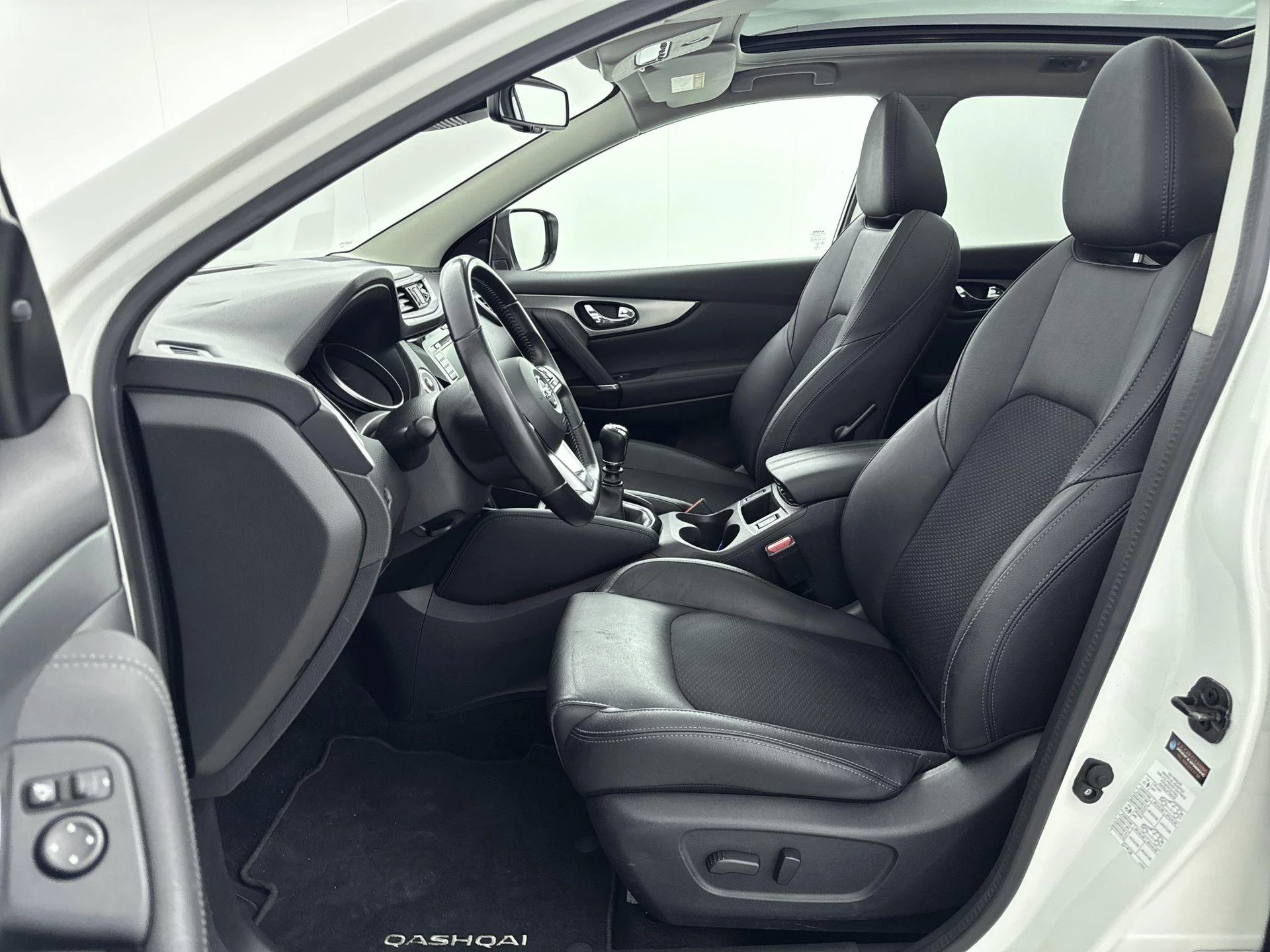 Nissan-QASHQAI-image-12